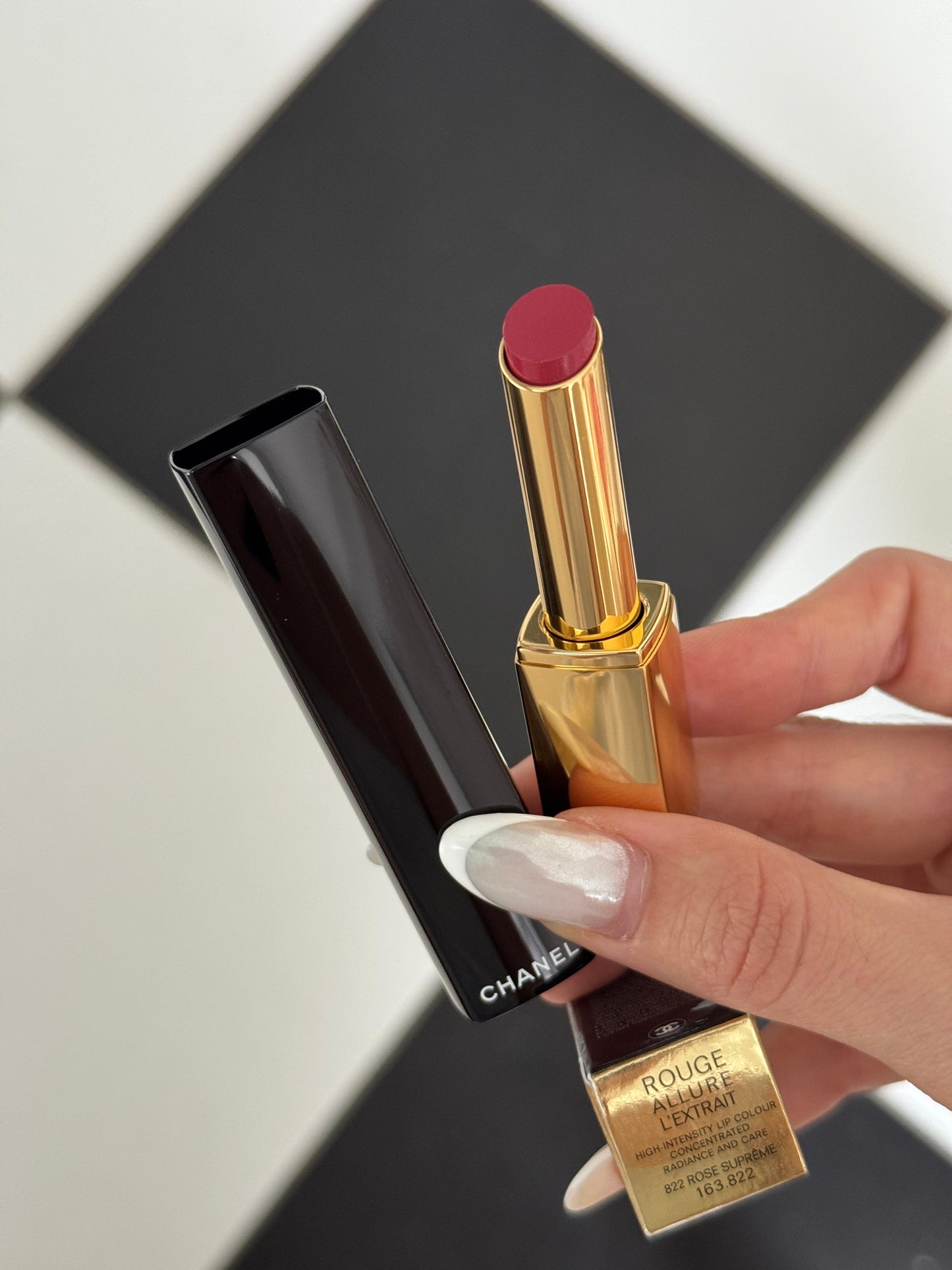 CHANEL Rouge Allure L’Extrait
High-Intensity Lipstick (822) - Concentrated Radiance and Care