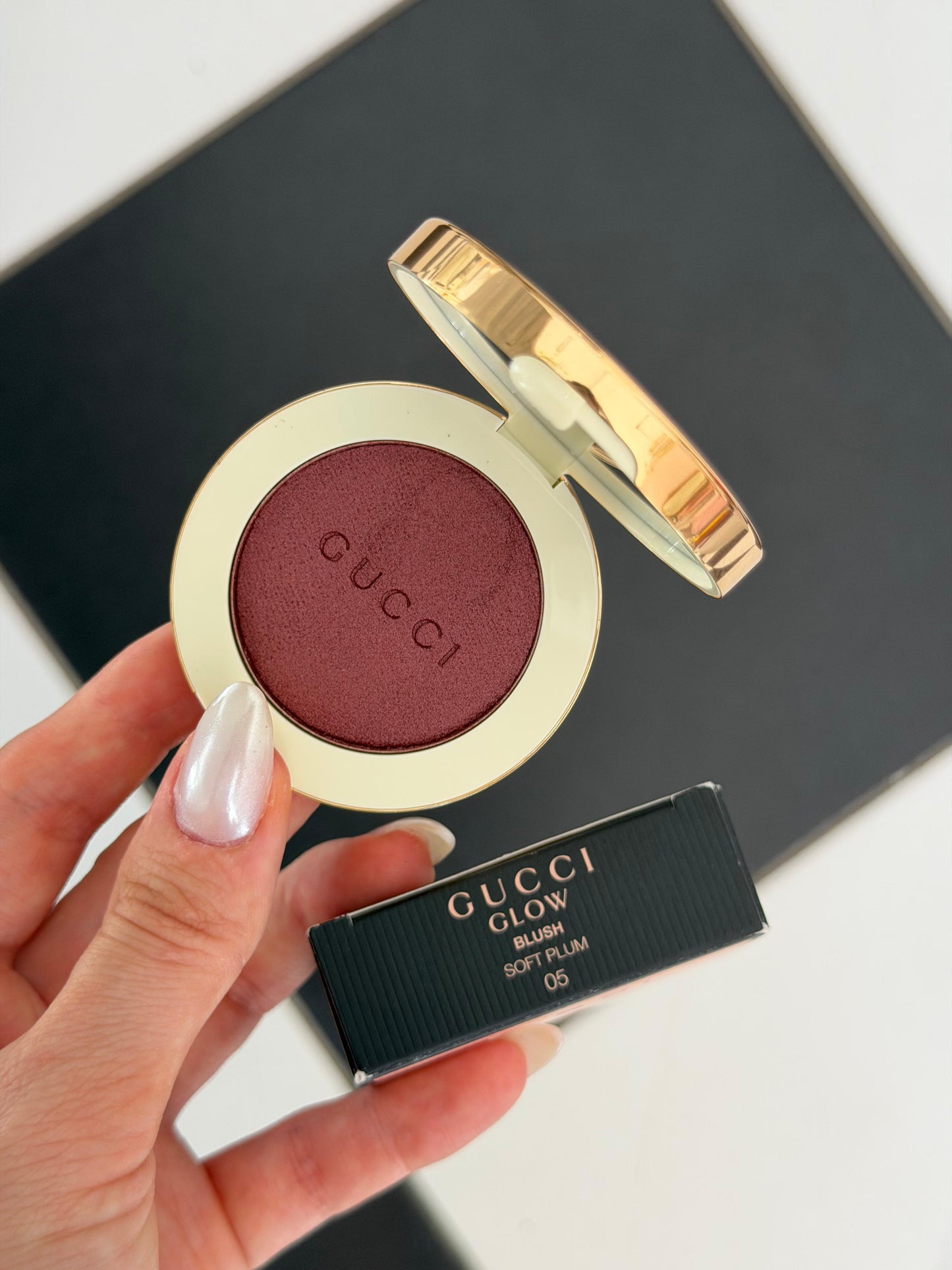 GUCCI Glow Blush (05)
Radiant Silky Luminous Color