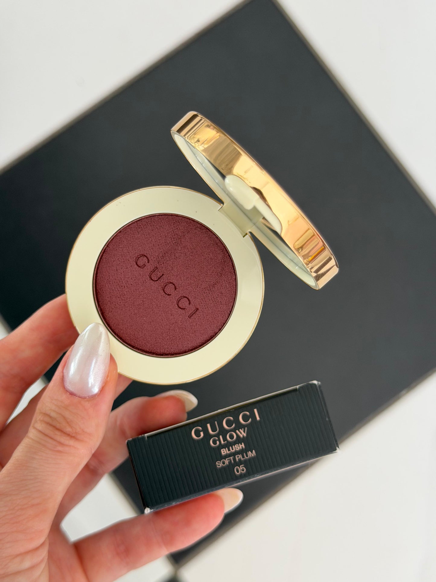GUCCI Glow Blush (05)
Radiant Silky Luminous Color
