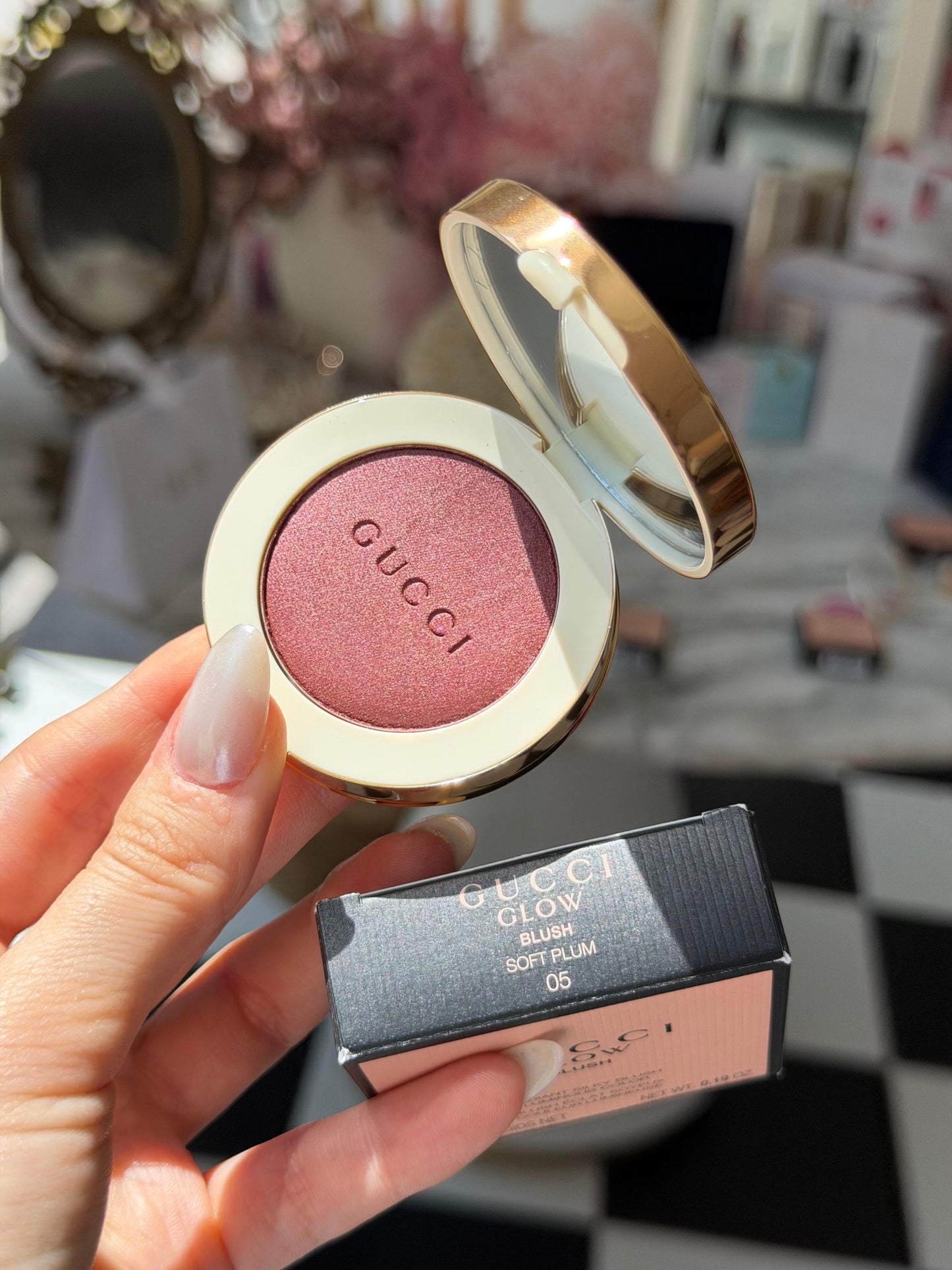 GUCCI Glow Blush (05)
Radiant Silky Luminous Color