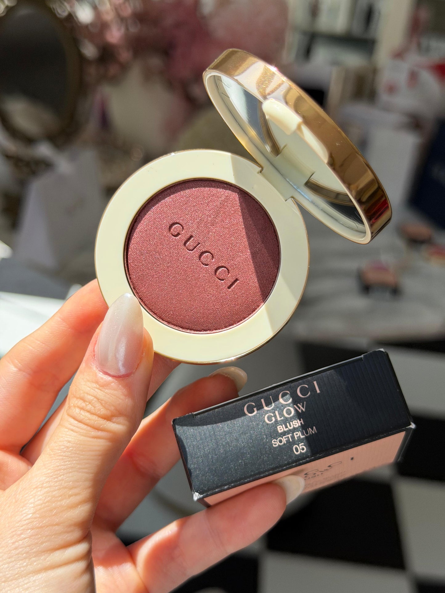 GUCCI Glow Blush (05)
Radiant Silky Luminous Color