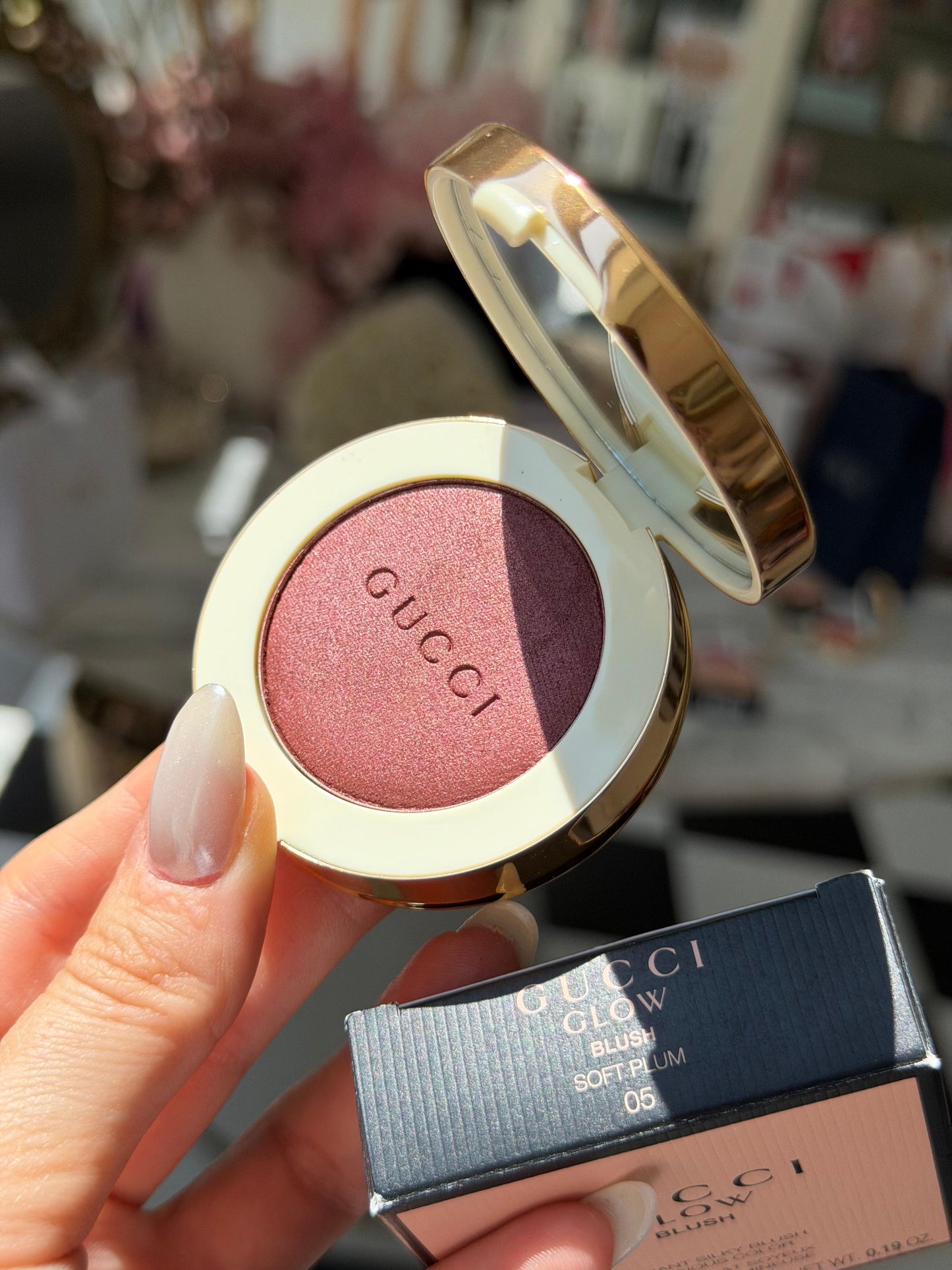 GUCCI Glow Blush (05)
Radiant Silky Luminous Color