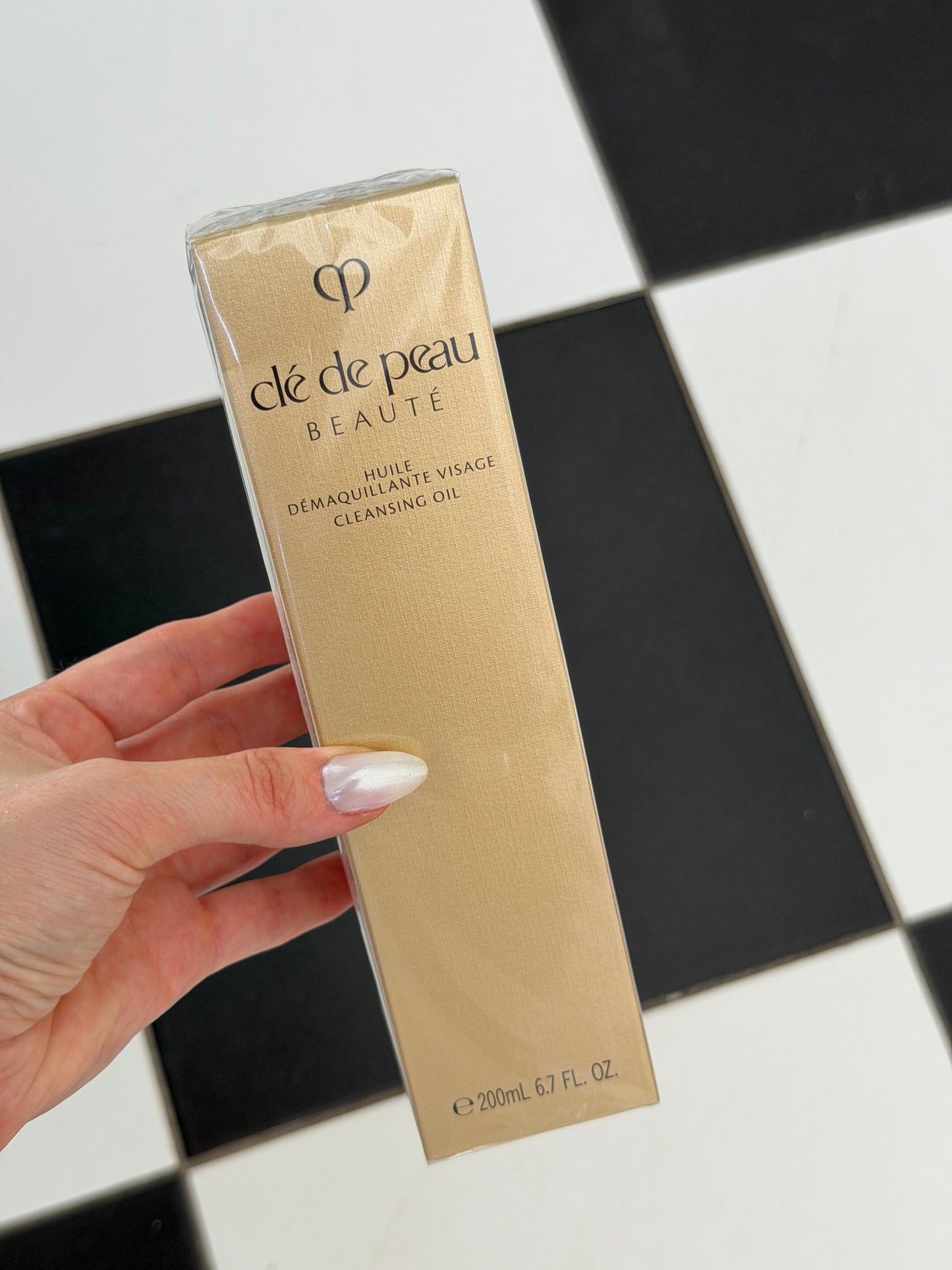 CLÉ DE PEAU BEAUTÉ Cleansing Oil