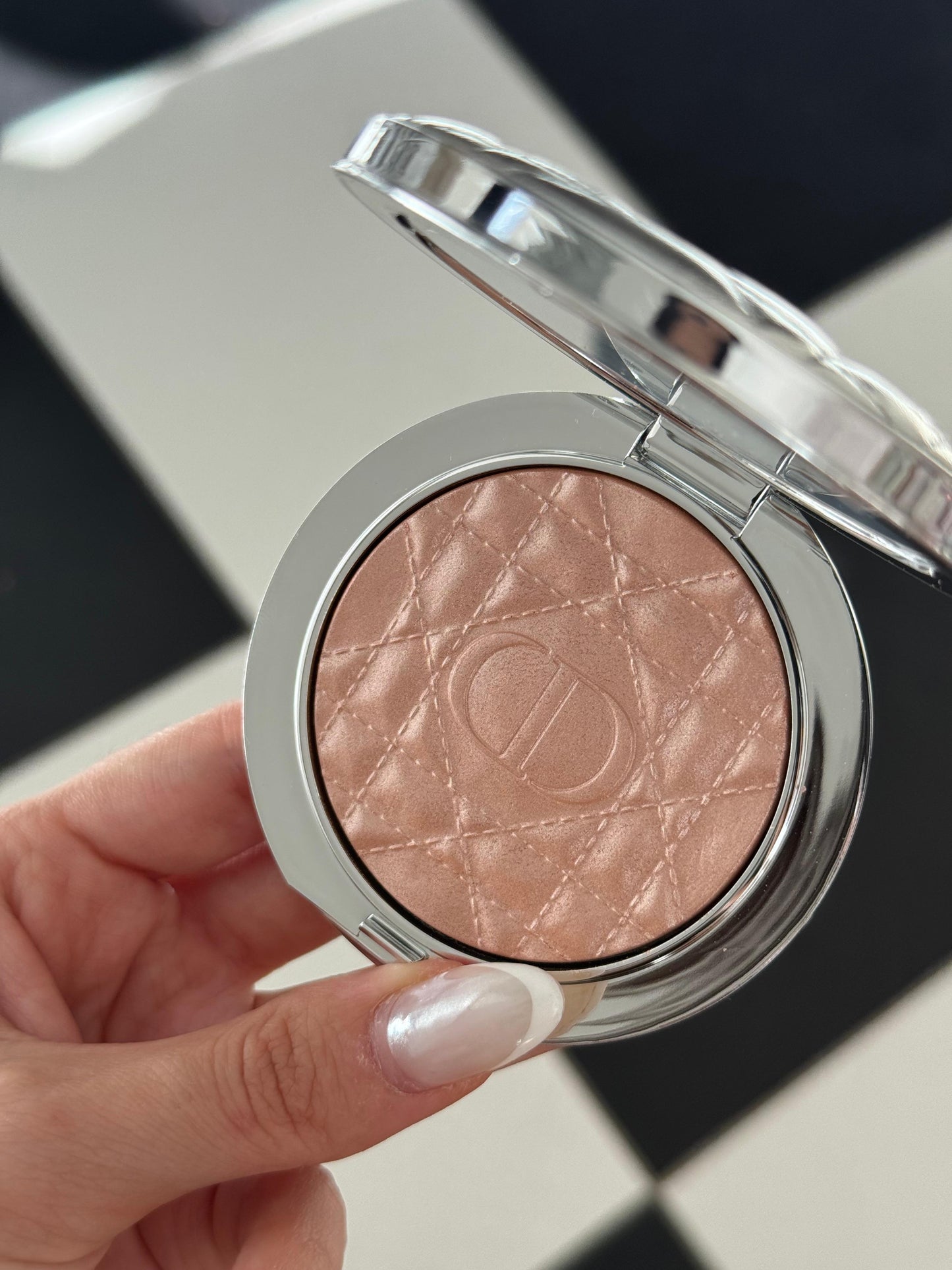 DIOR Forever Glow Luminizer - Illuminating Powder For Face (02)