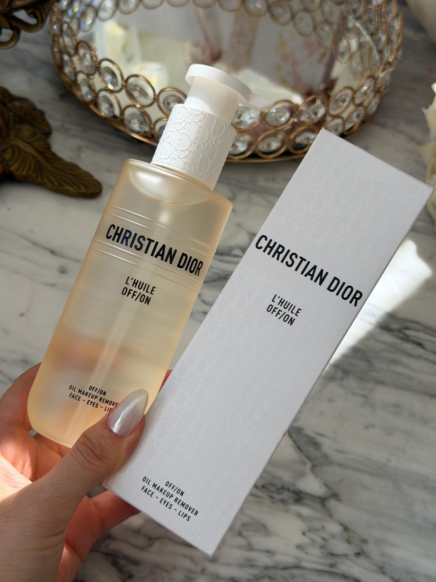 DIOR L’Huile Off-On Oil Makeup Remover
Face, Eyes And Lips