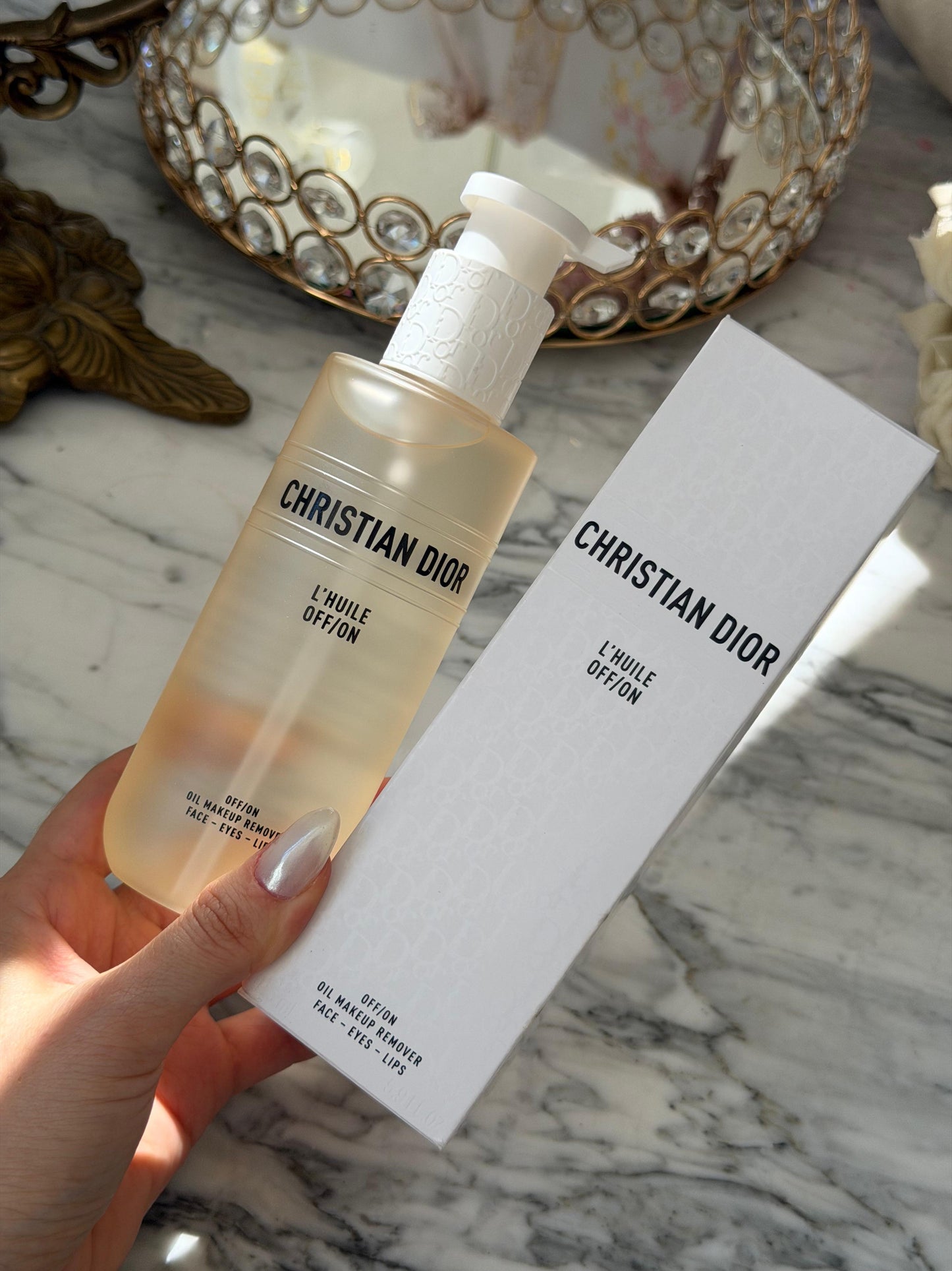 DIOR L’Huile Off-On Oil Makeup Remover
Face, Eyes And Lips