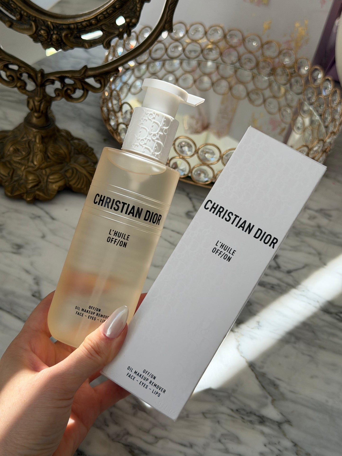 DIOR L’Huile Off-On Oil Makeup Remover
Face, Eyes And Lips