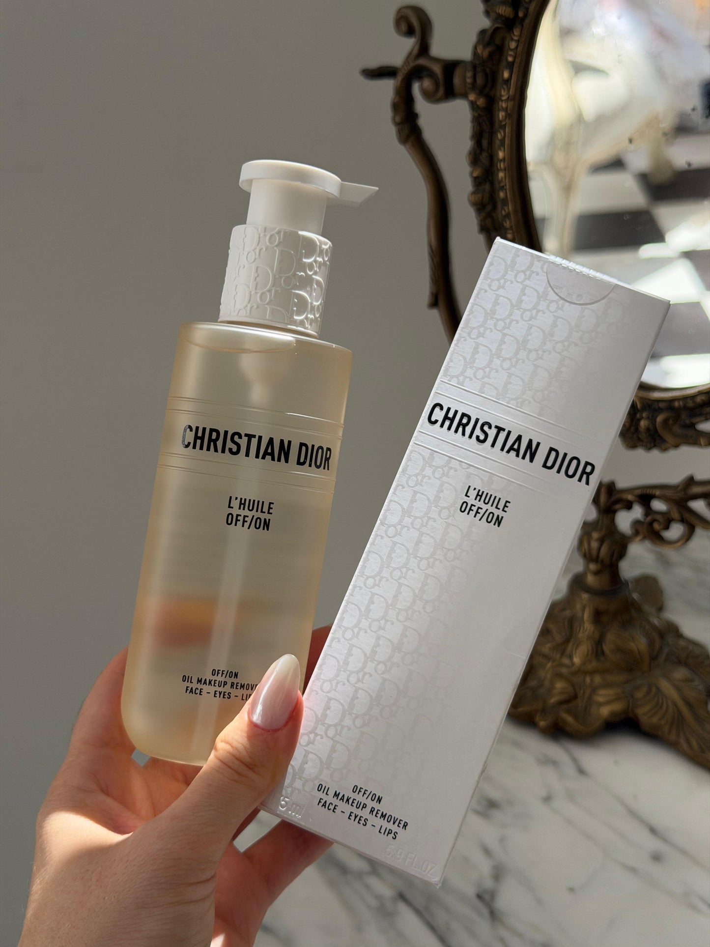 DIOR L’Huile Off-On Oil Makeup Remover
Face, Eyes And Lips