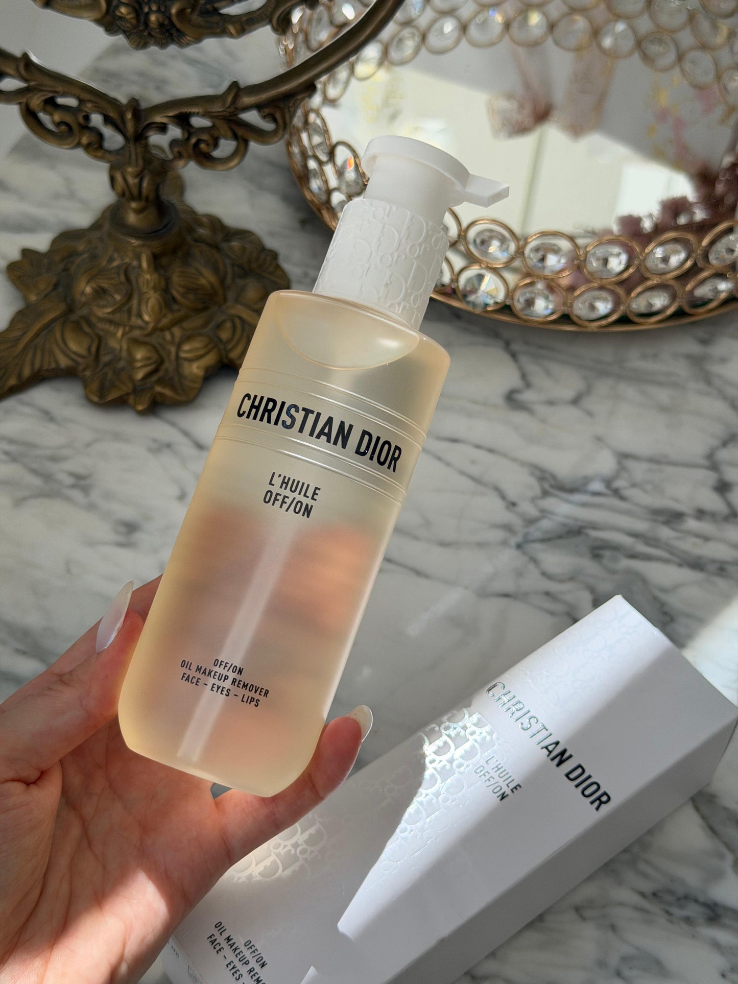 DIOR L’Huile Off-On Oil Makeup Remover
Face, Eyes And Lips