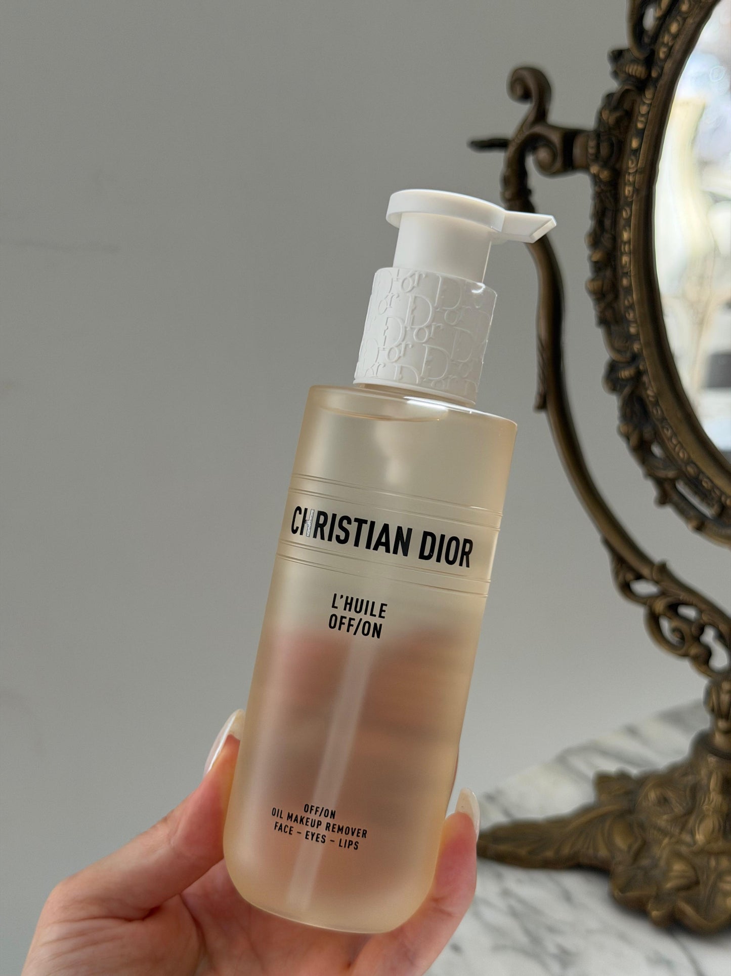 DIOR L’Huile Off-On Oil Makeup Remover
Face, Eyes And Lips