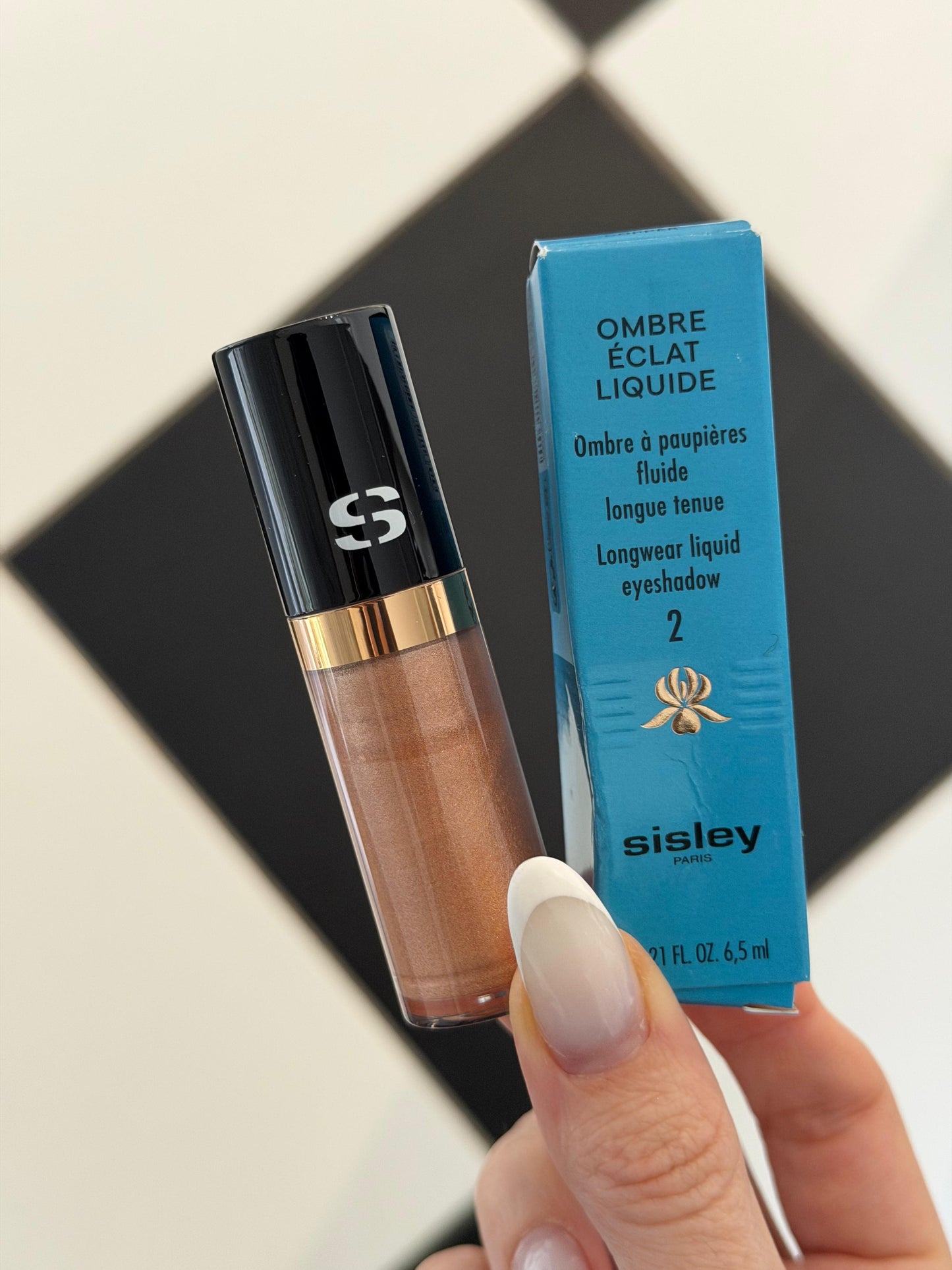 SISLEY Ombre Éclat Longwear Liquide Eyeshadow (2)