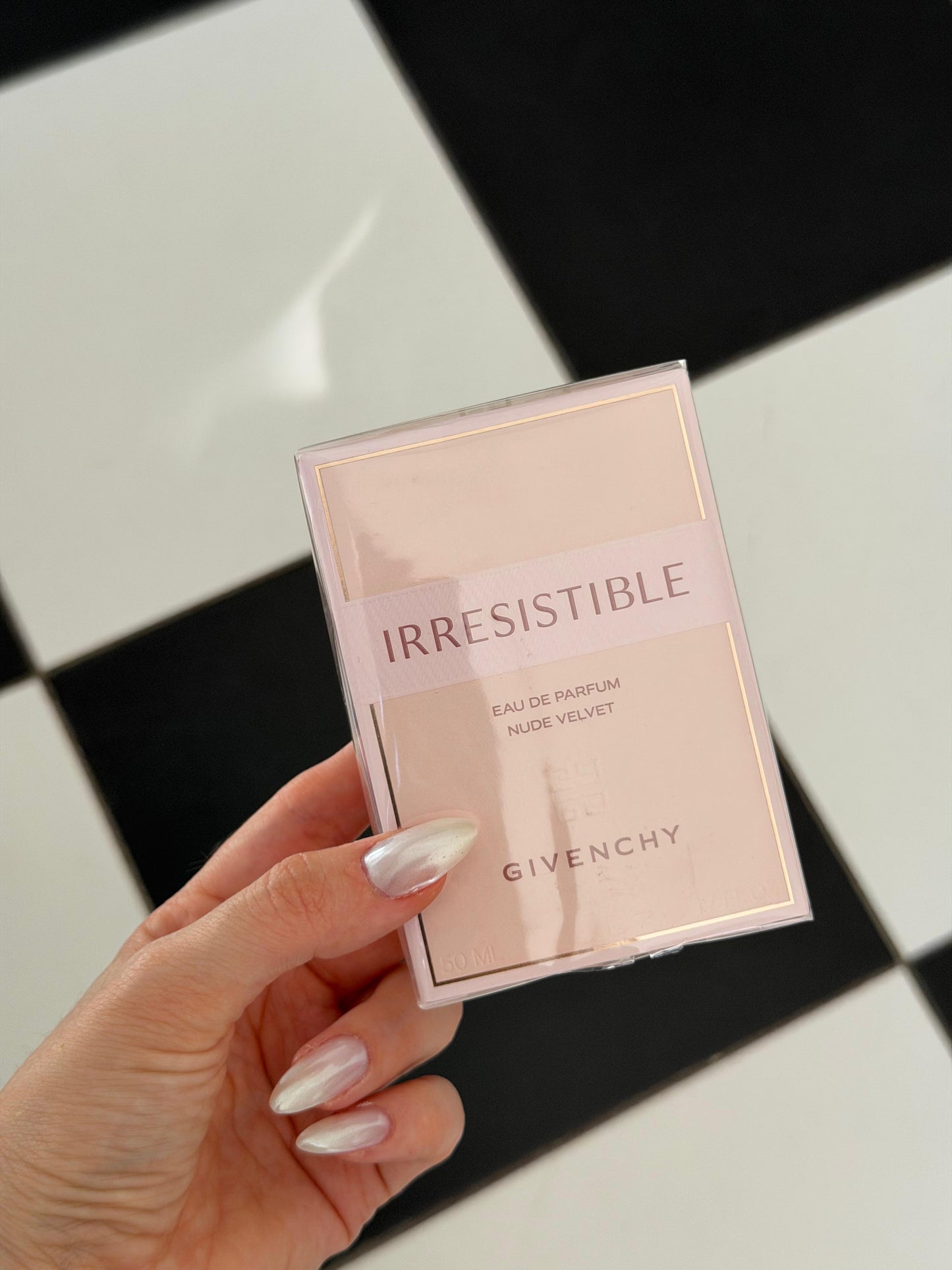 GIVENCHY Irresistible Nude Velvet
Eau de Parfum
Floral, Woody, Musky