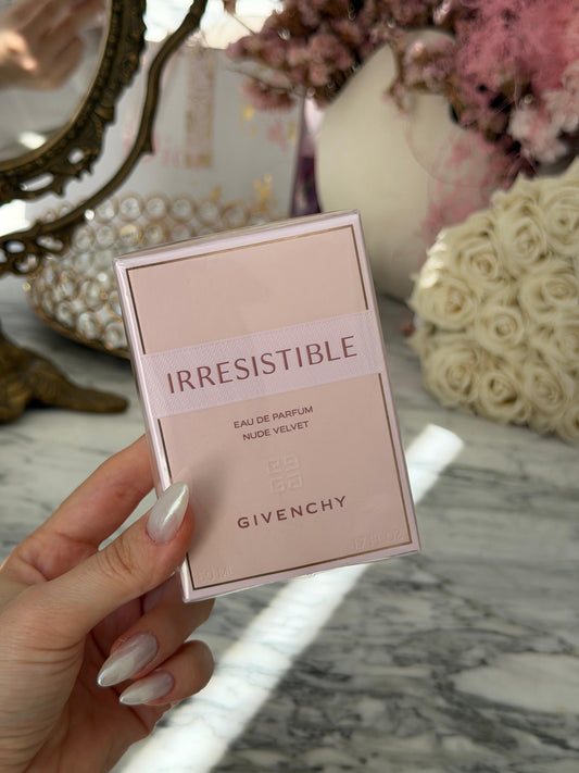 GIVENCHY Irresistible Nude Velvet
Eau de Parfum
Floral, Woody, Musky