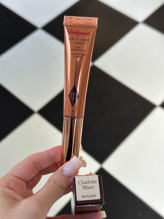 CHARLOTTE TILBURY
Hollywood Beauty Light Wand - Spotlight Liquid Highlighter