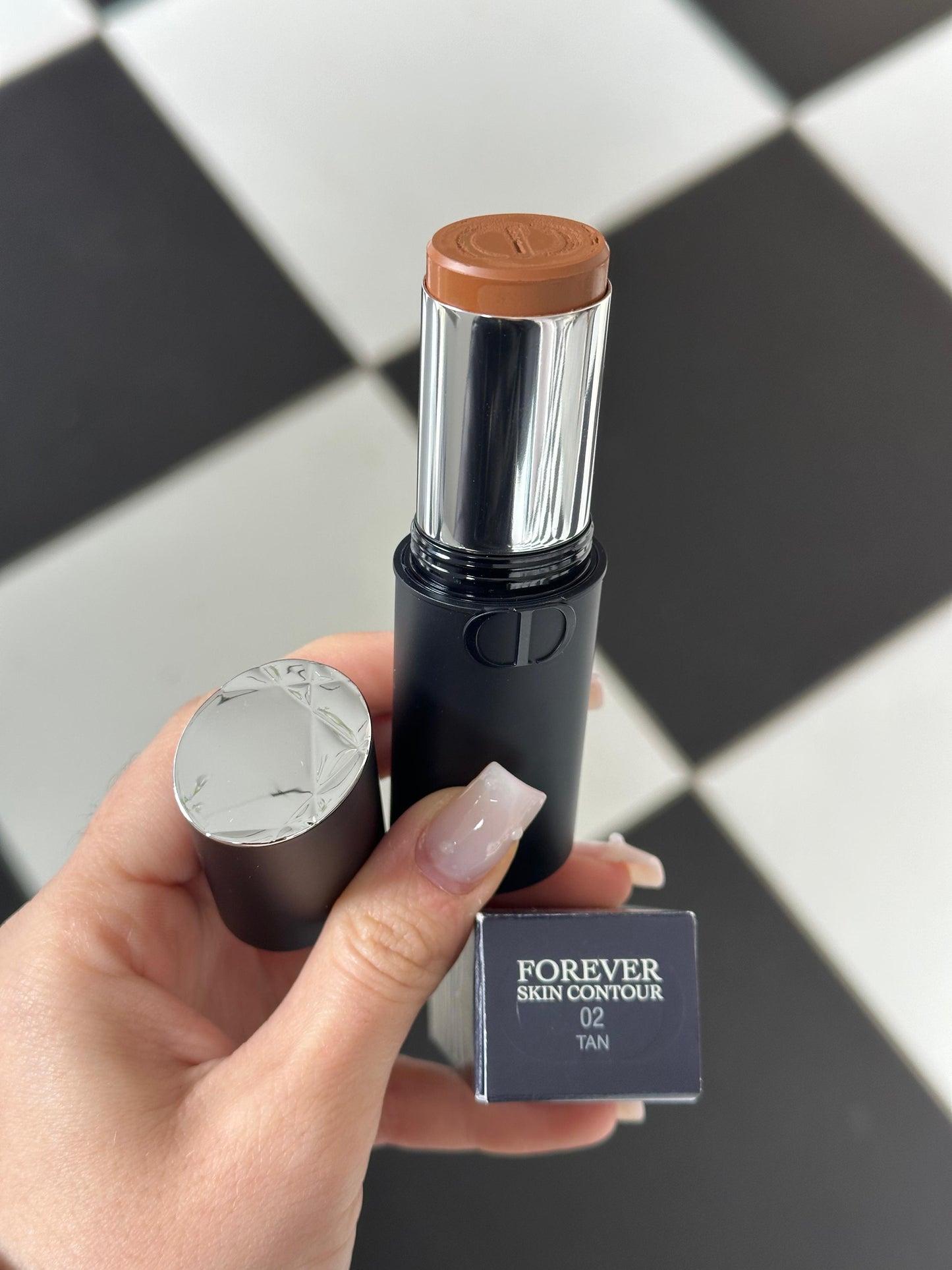DIOR Forever Skin Contour
Sculpting and Bronzing Face Stick - Seamless Perfection - 24H Wear and Hydration