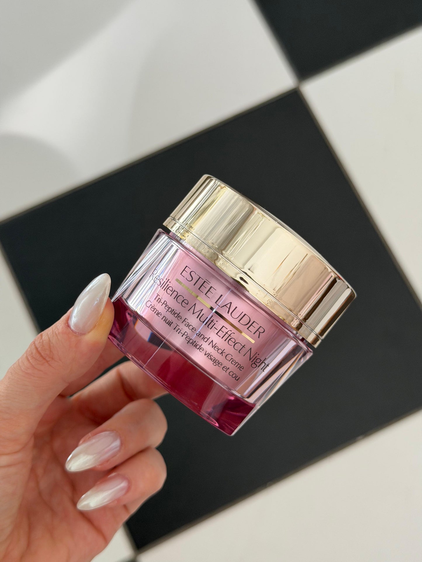 ESTEE LAUDER Resilience Multi-Effect Night
Tri-Peptide Face and Neck Creme SPF15