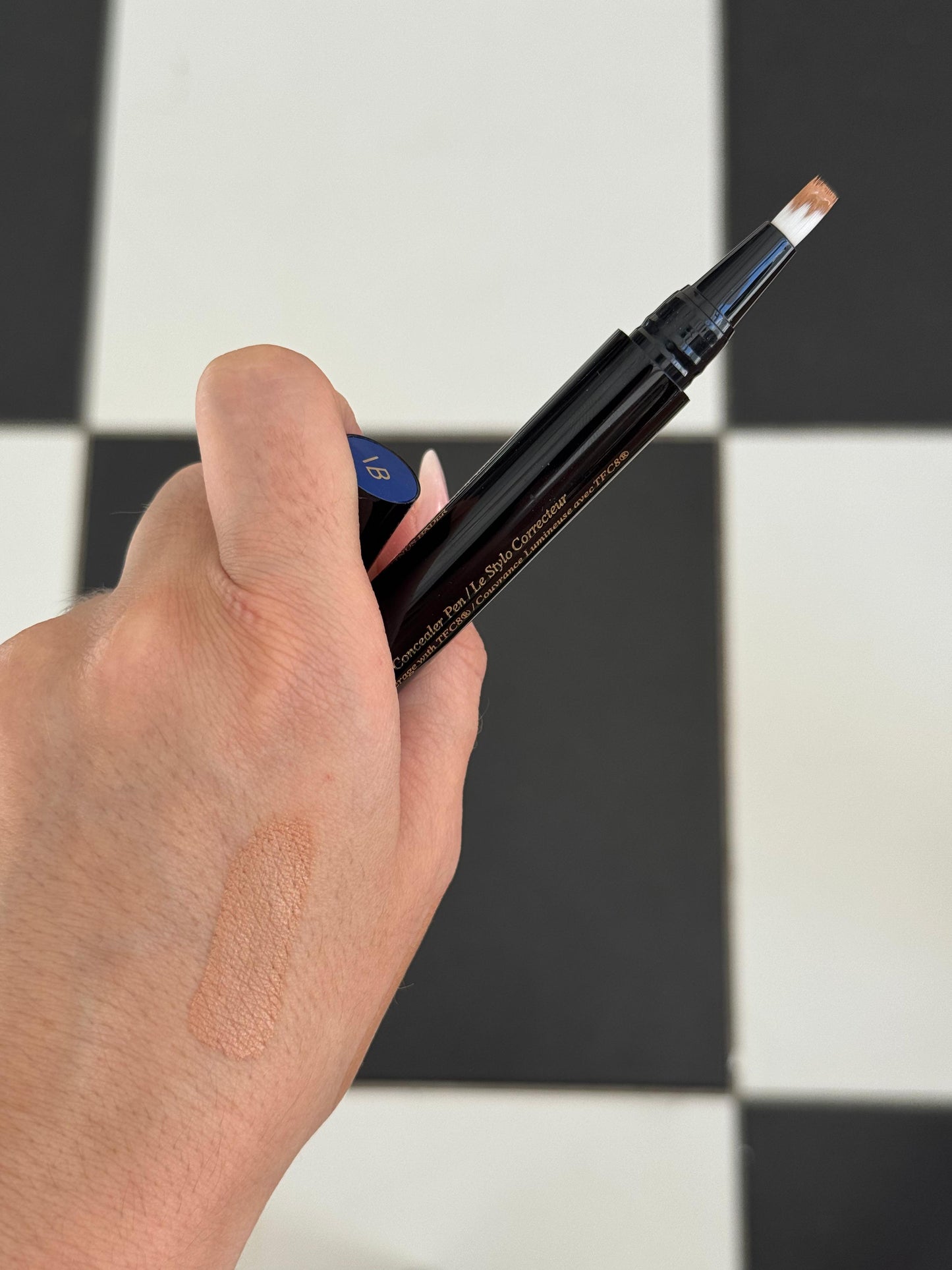 VCTORIA BECKHAM The Concealer Pen - Luminous Coverage With TFC8