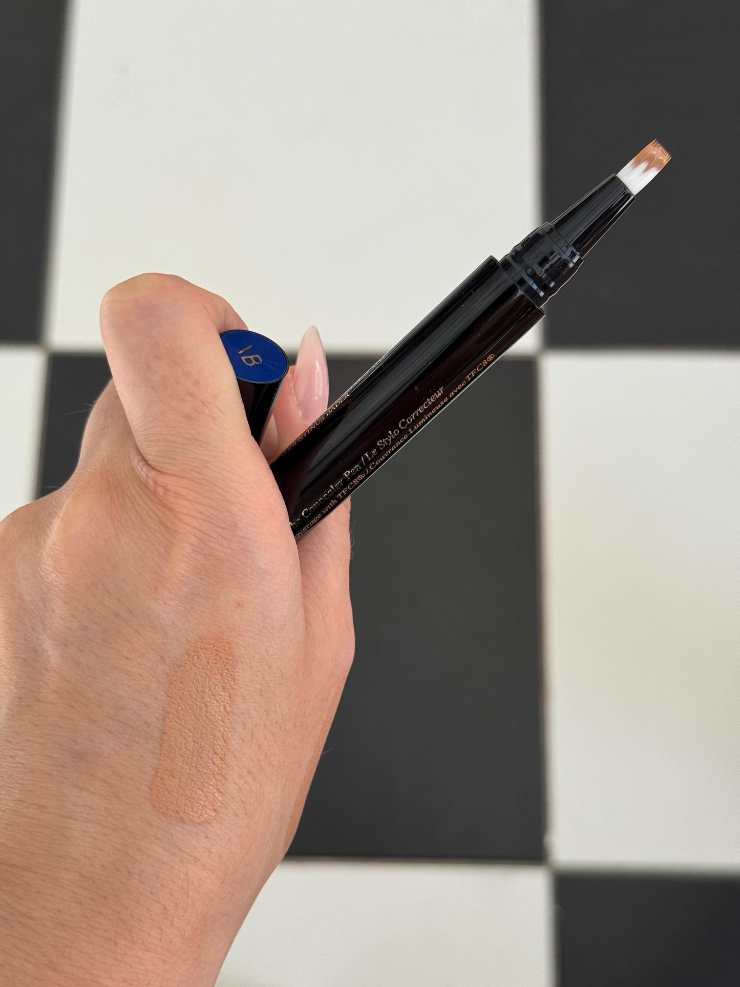 VCTORIA BECKHAM The Concealer Pen - Luminous Coverage With TFC8