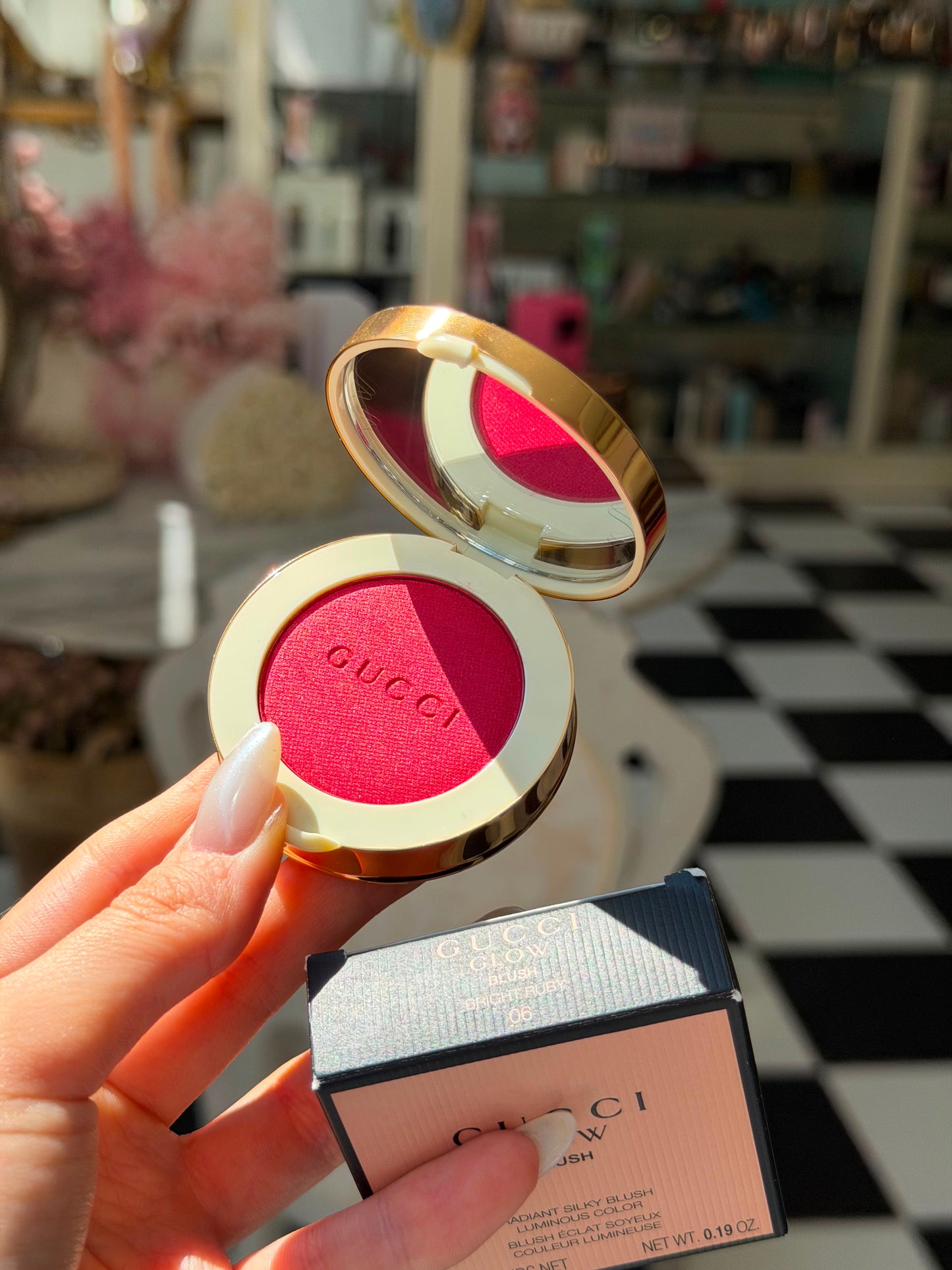 GUCCI Glow Blush (06)
Radiant Silky Luminous Color