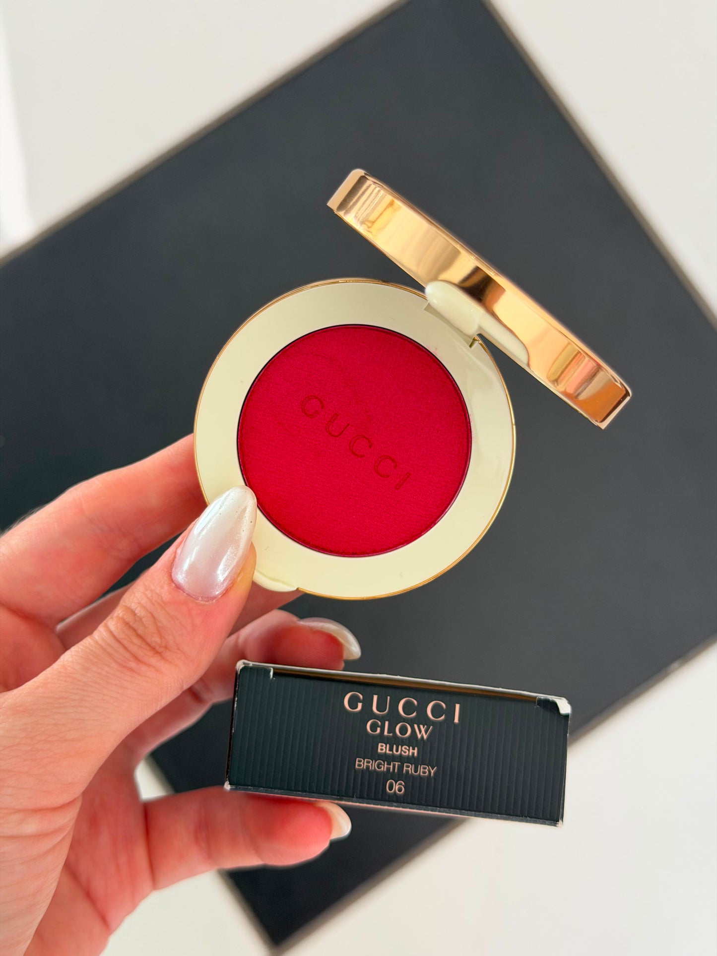 GUCCI Glow Blush (06)
Radiant Silky Luminous Color