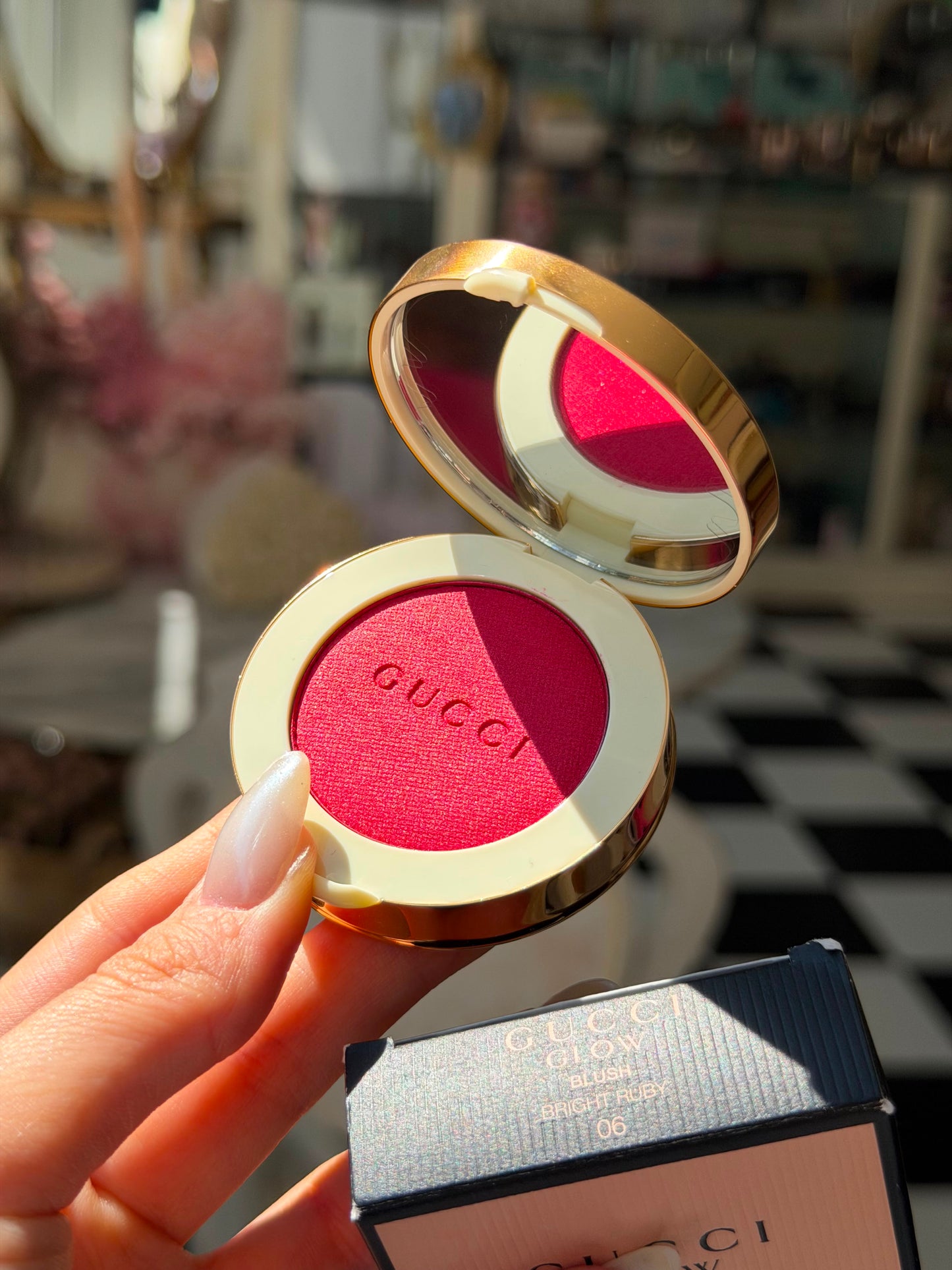 GUCCI Glow Blush (06)
Radiant Silky Luminous Color