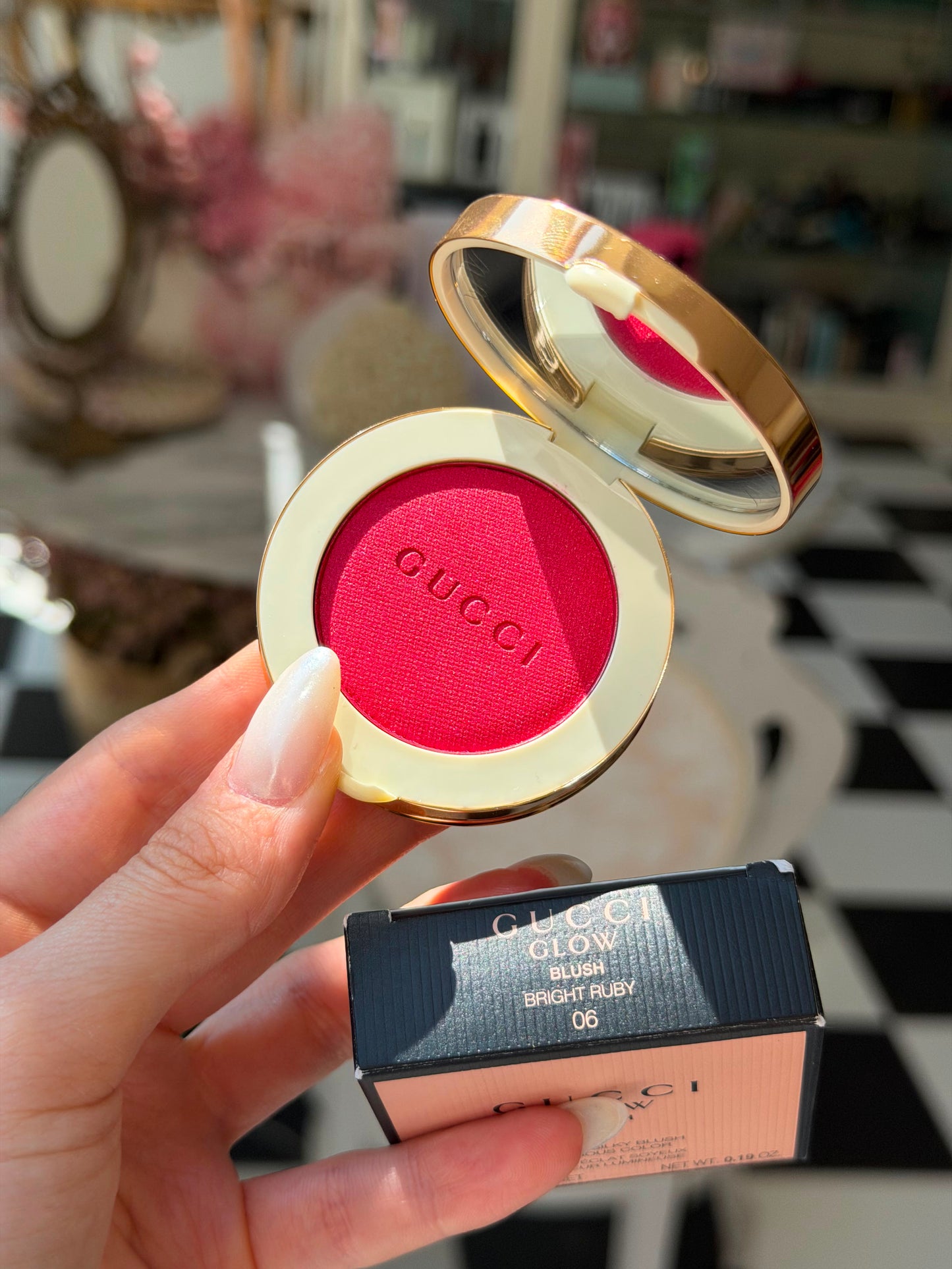 GUCCI Glow Blush (06)
Radiant Silky Luminous Color