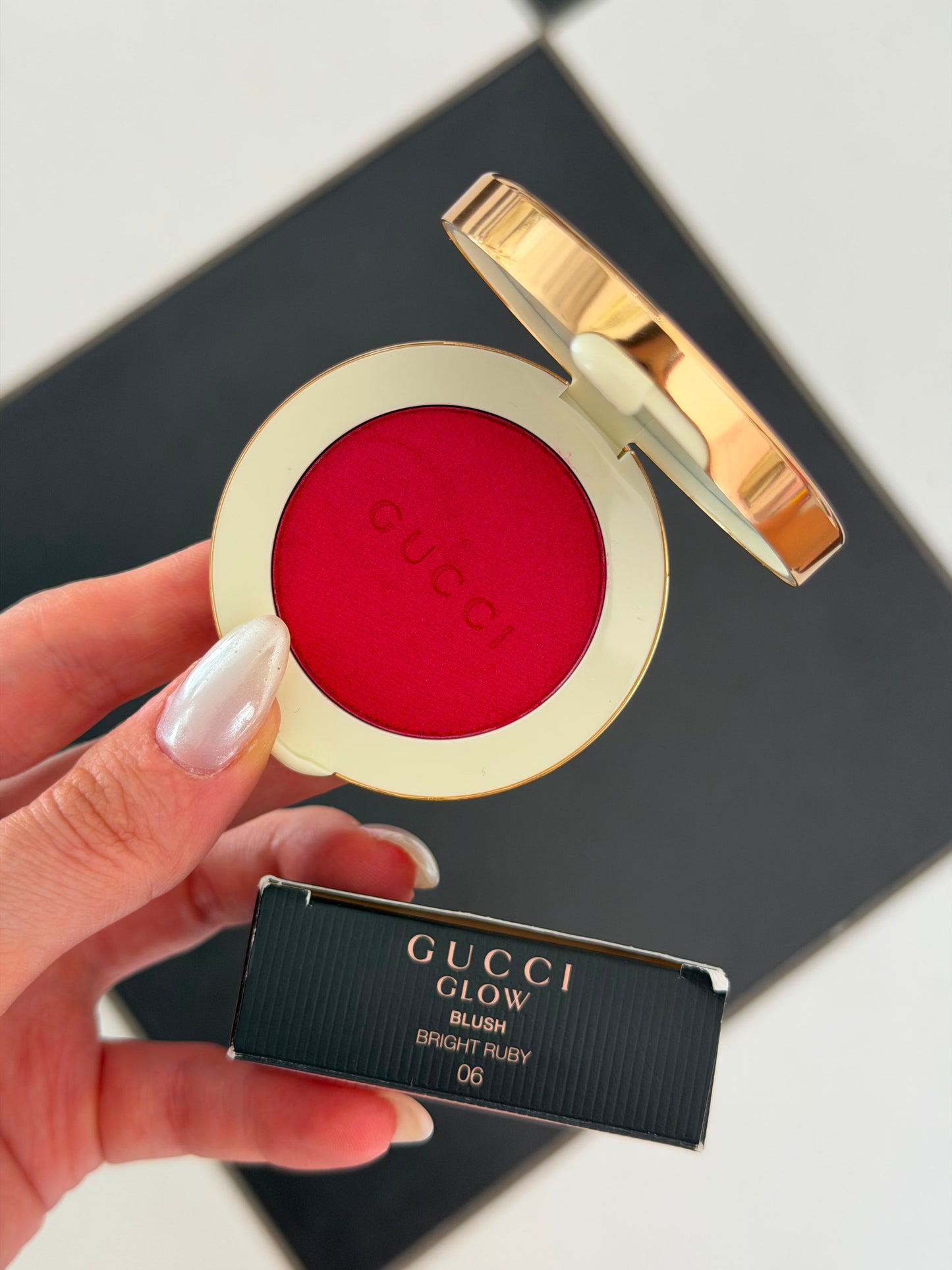 GUCCI Glow Blush (06)
Radiant Silky Luminous Color