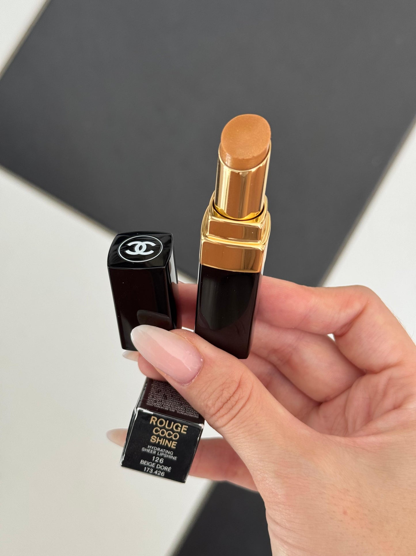 CHANEL
Rouge Coco Shine Hydrating Sheer Lipstick (126)