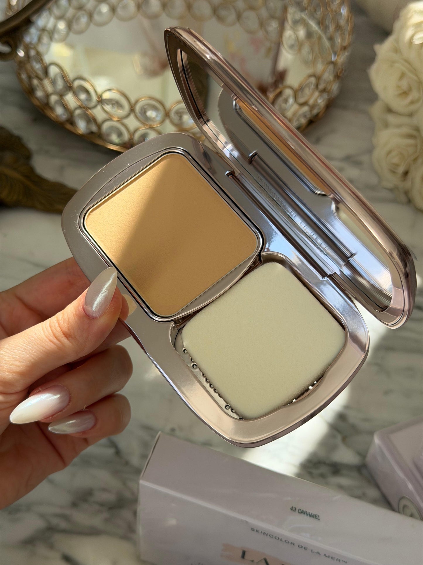 LA MER The Soft Moisture Powder Foundation SPF30 (43 Caramel)