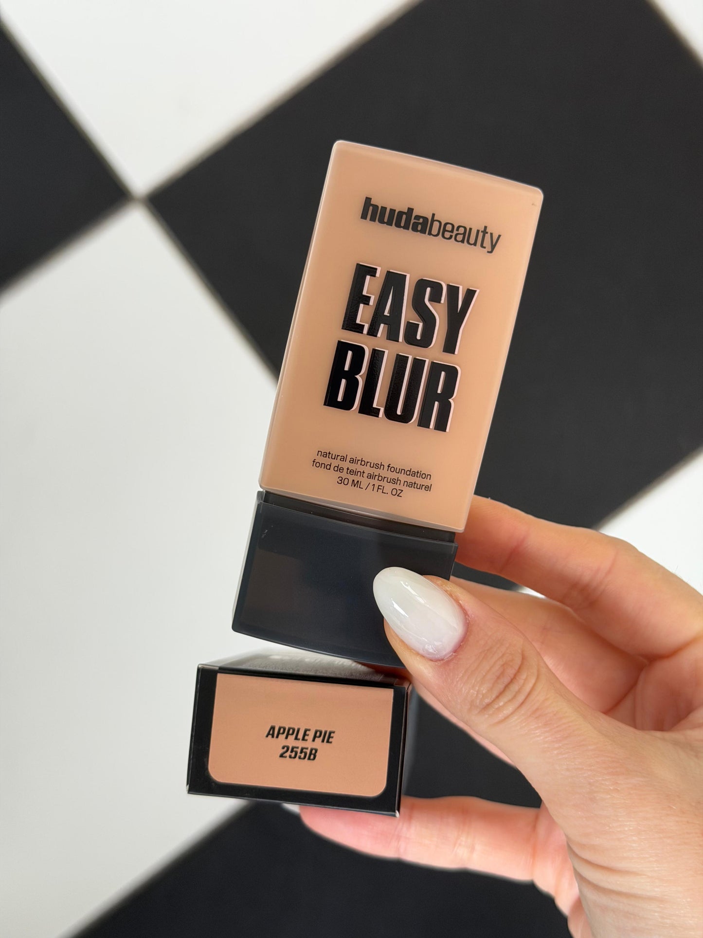 HUDA BEAUTY Easy Blur Natural Airbrush Foundation - Apple Pie 255B