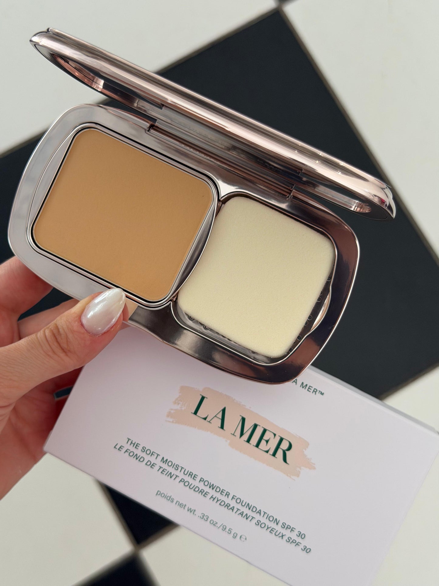LA MER The Soft Moisture Powder Foundation SPF30 (43 Caramel)