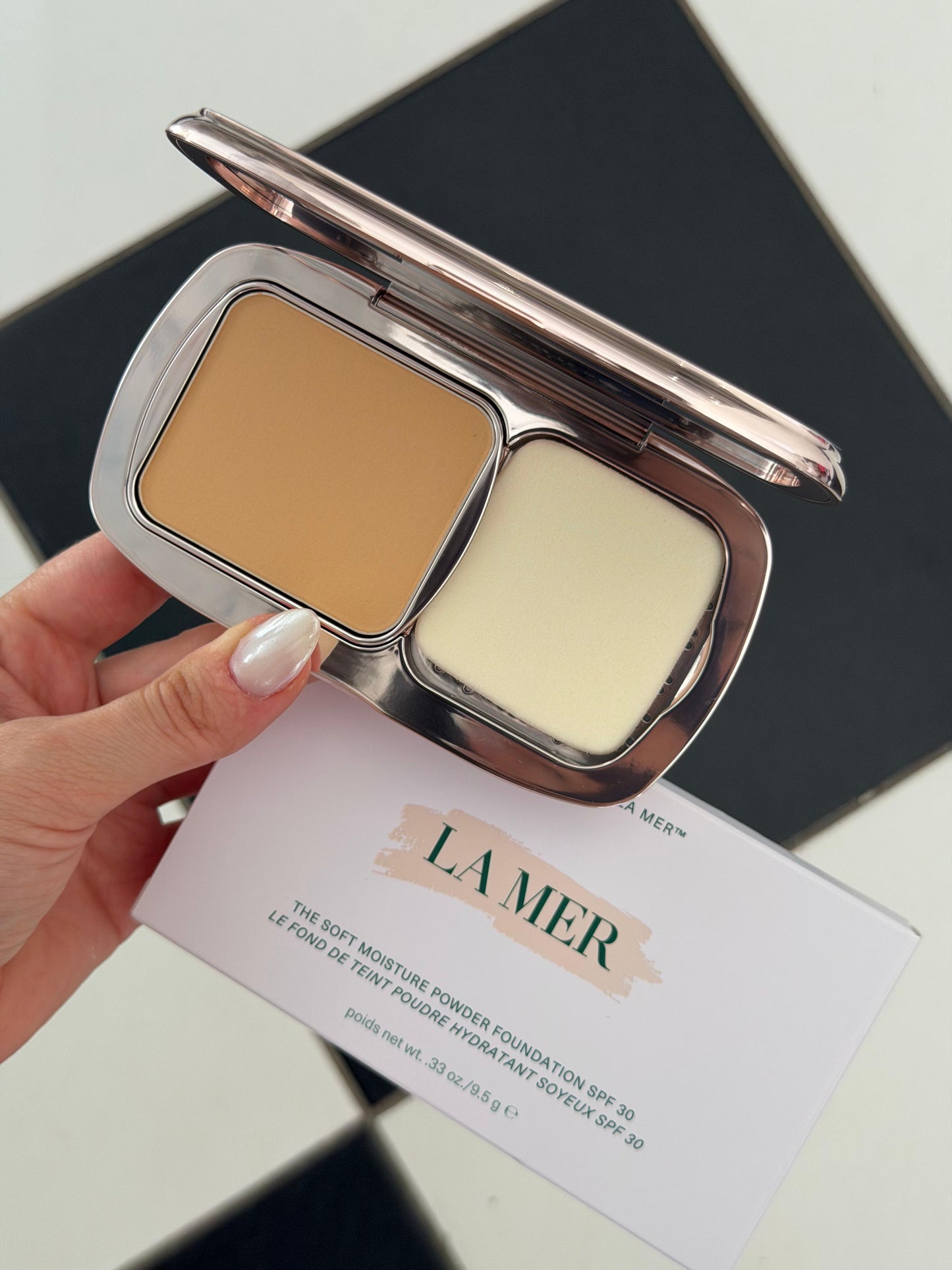 LA MER The Soft Moisture Powder Foundation SPF30 (43 Caramel)