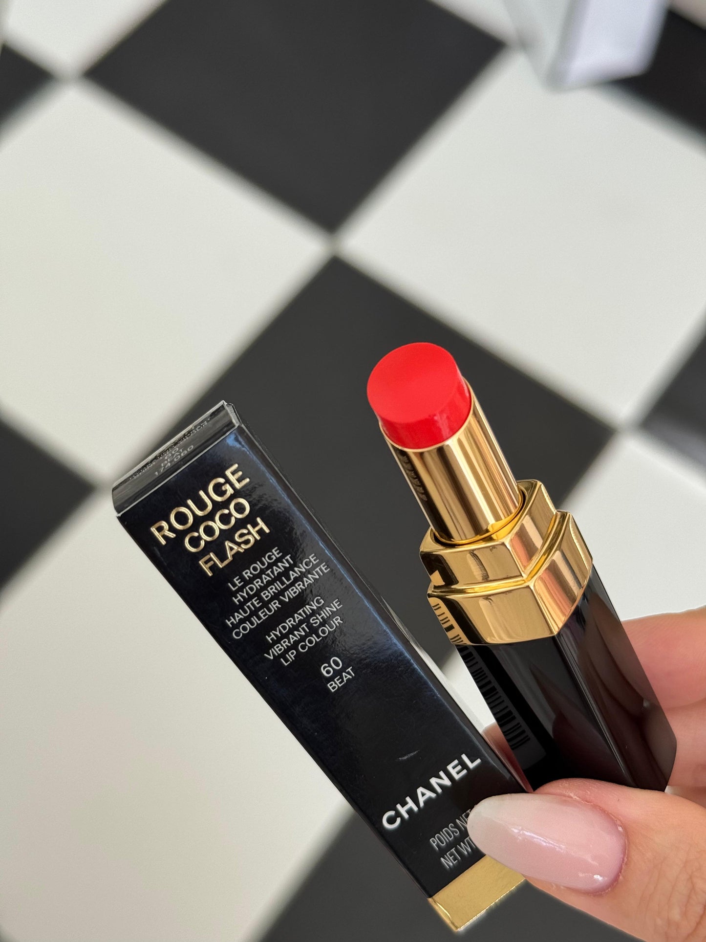 CHANEL Rouge Coco Flash (60)
Hydrating Vibrant Shine Lipstick