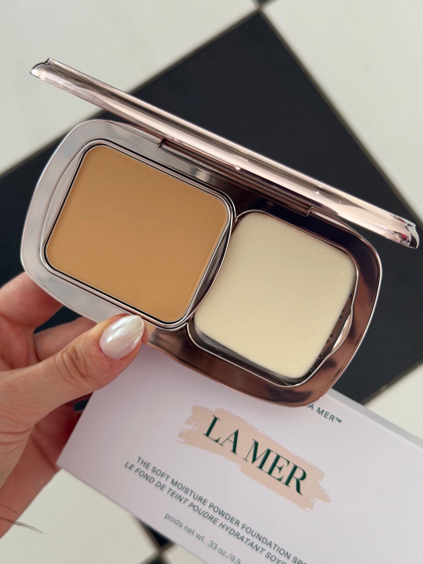 LA MER The Soft Moisture Powder Foundation SPF30 (43 Caramel)