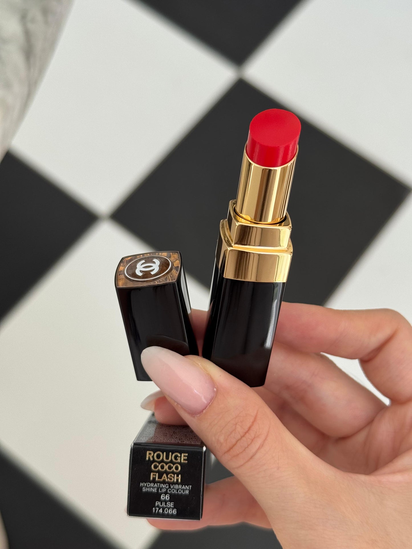 CHANEL Rouge Coco Flash (66)
Hydrating Vibrant Shine Lipstick
