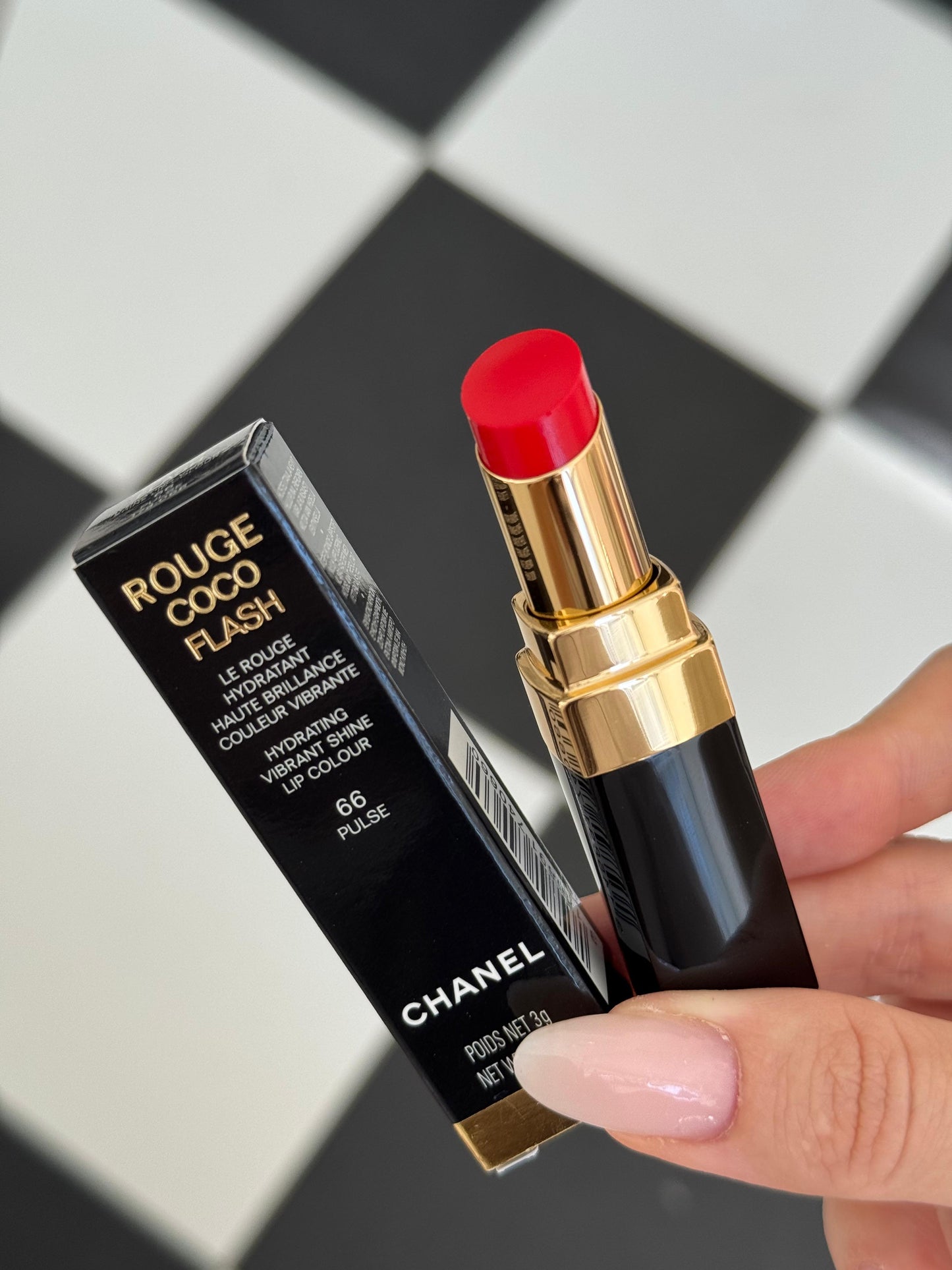 CHANEL Rouge Coco Flash (66)
Hydrating Vibrant Shine Lipstick