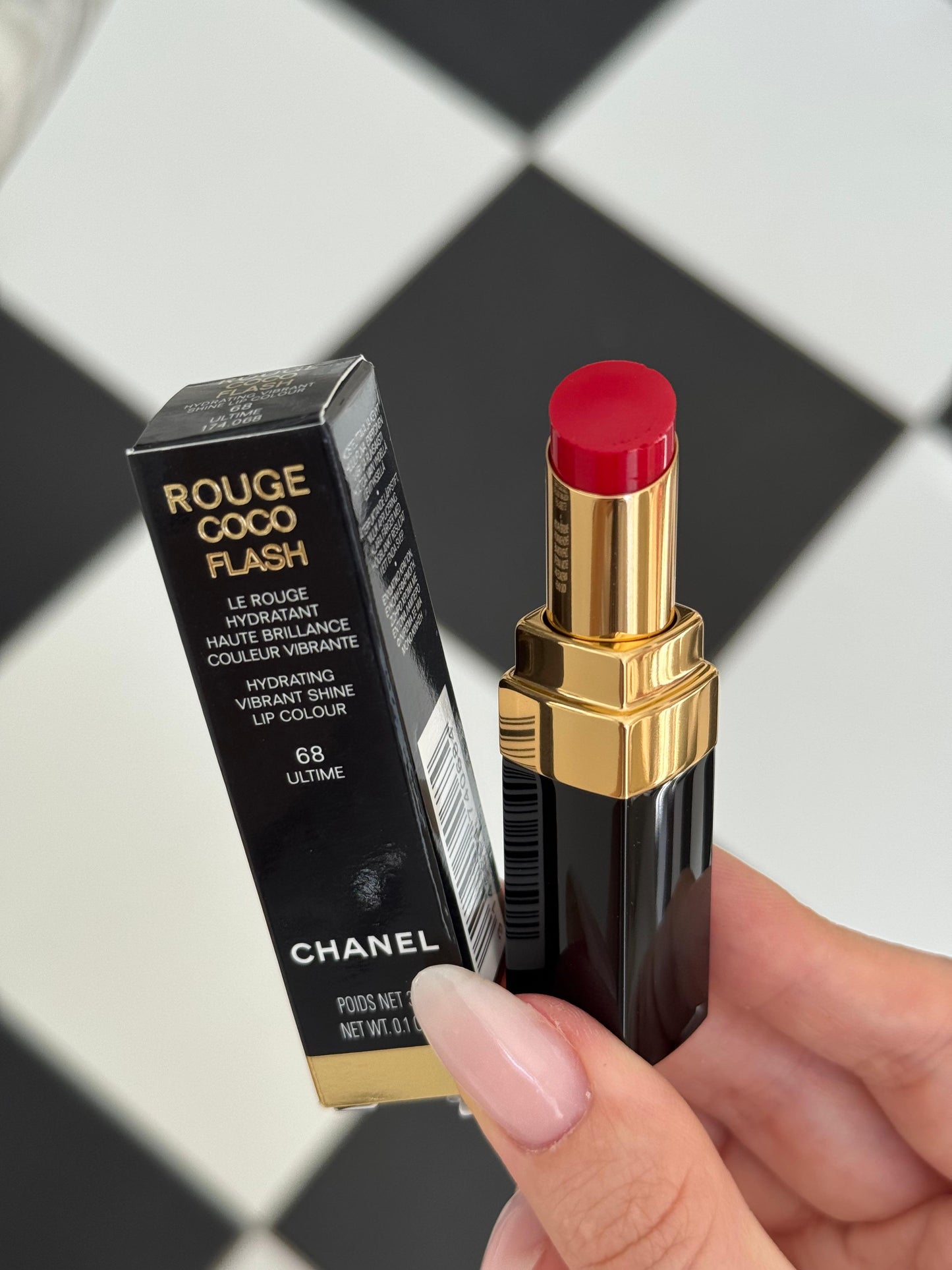 CHANEL Rouge Coco Flash (68)
Hydrating Vibrant Shine Lipstick