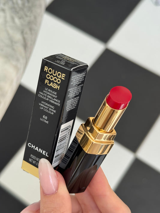 CHANEL Rouge Coco Flash (68)
Hydrating Vibrant Shine Lipstick