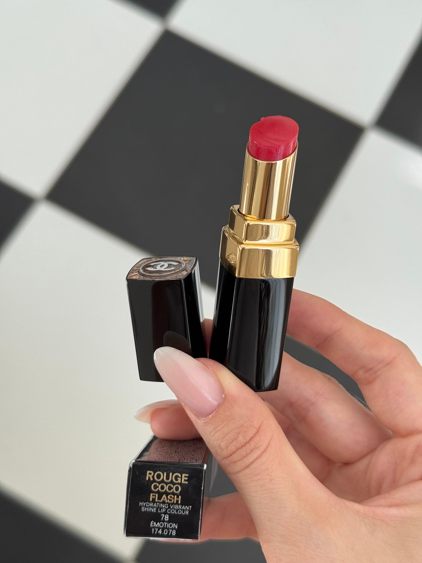 CHANEL Rouge Coco Flash (78)
Hydrating Vibrant Shine Lipstick