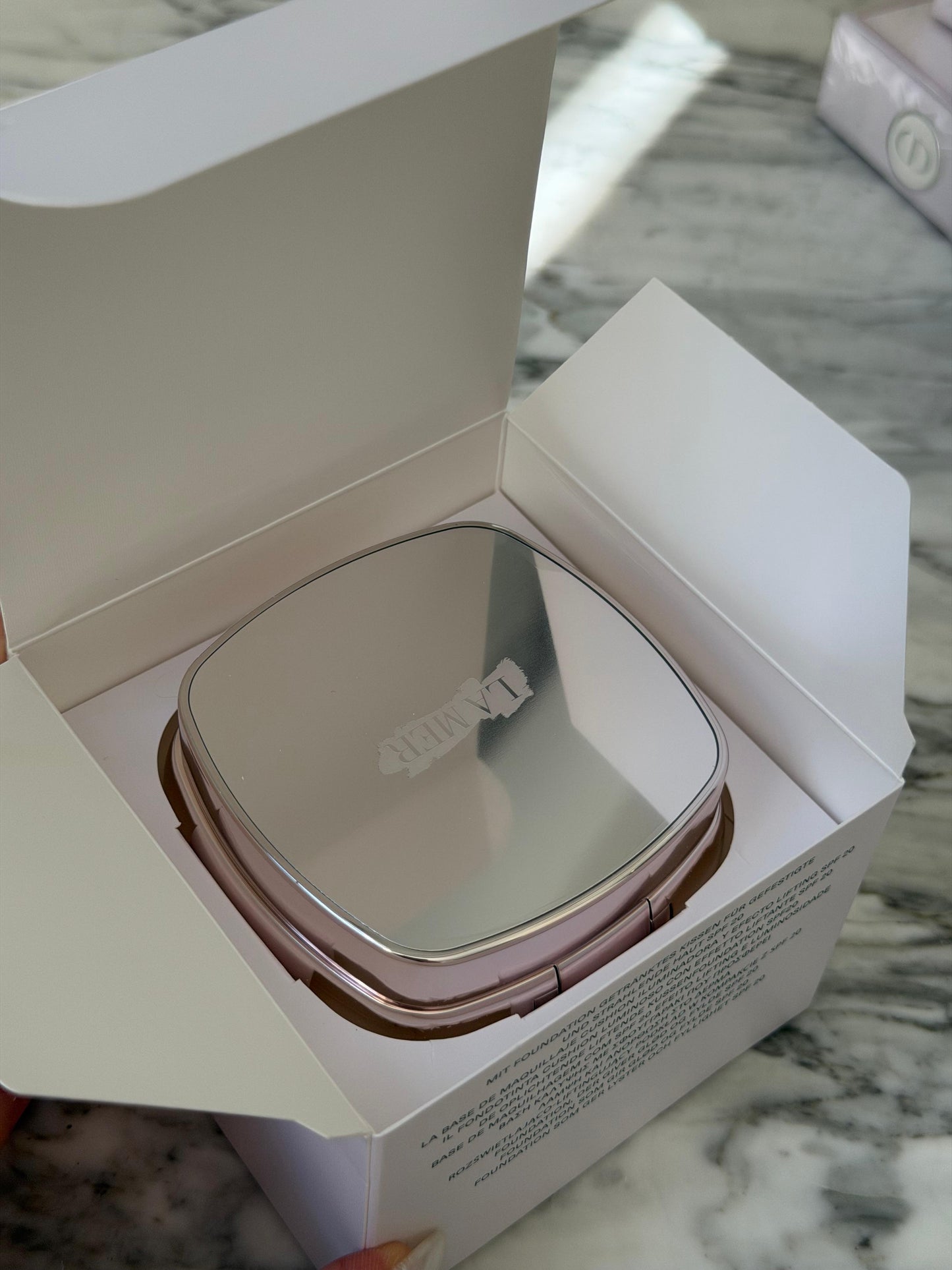 LA MER The Luminous Lifting Cushion Foundation SPF20 - Rosy Ivory