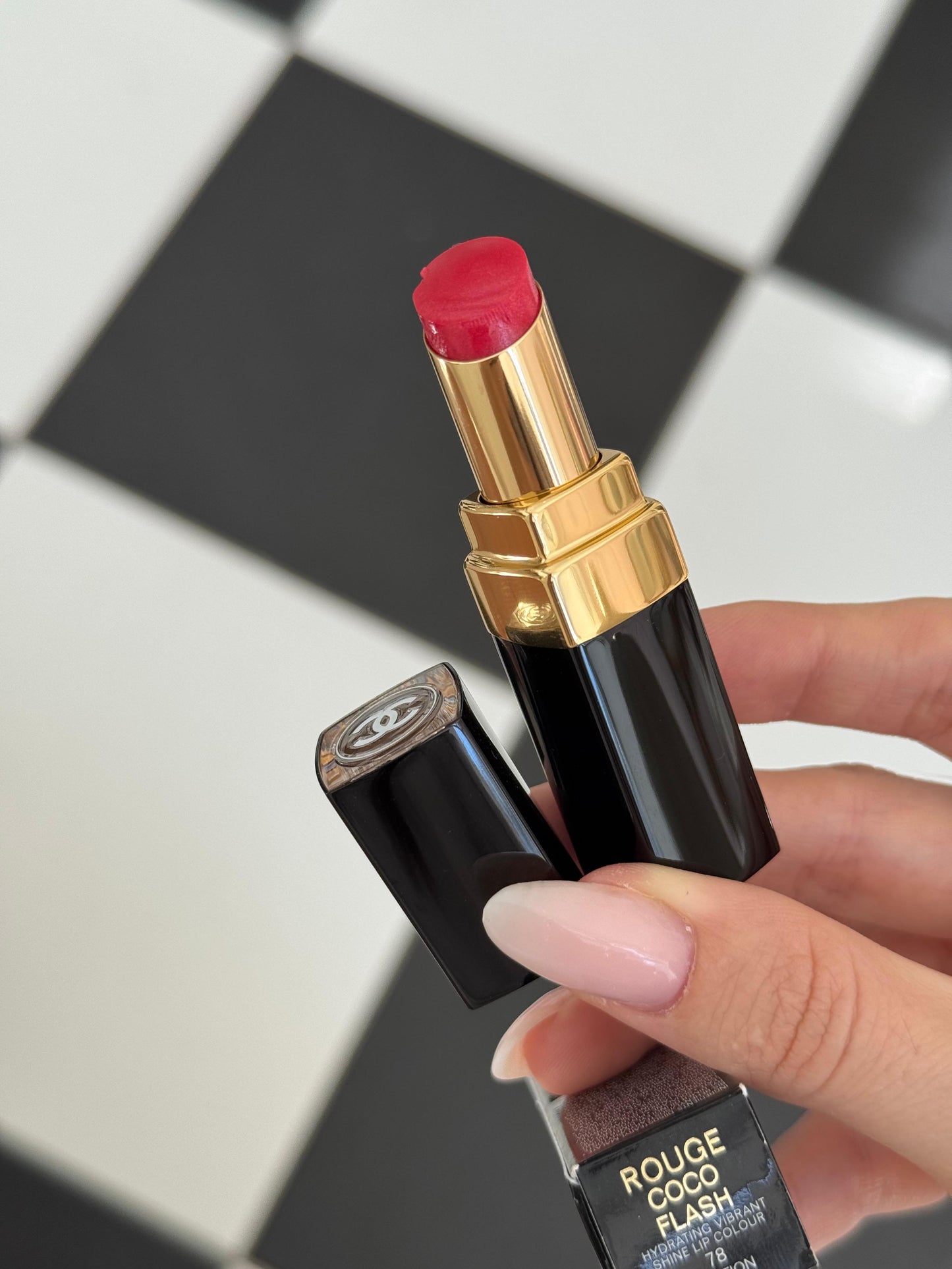 CHANEL Rouge Coco Flash (78)
Hydrating Vibrant Shine Lipstick