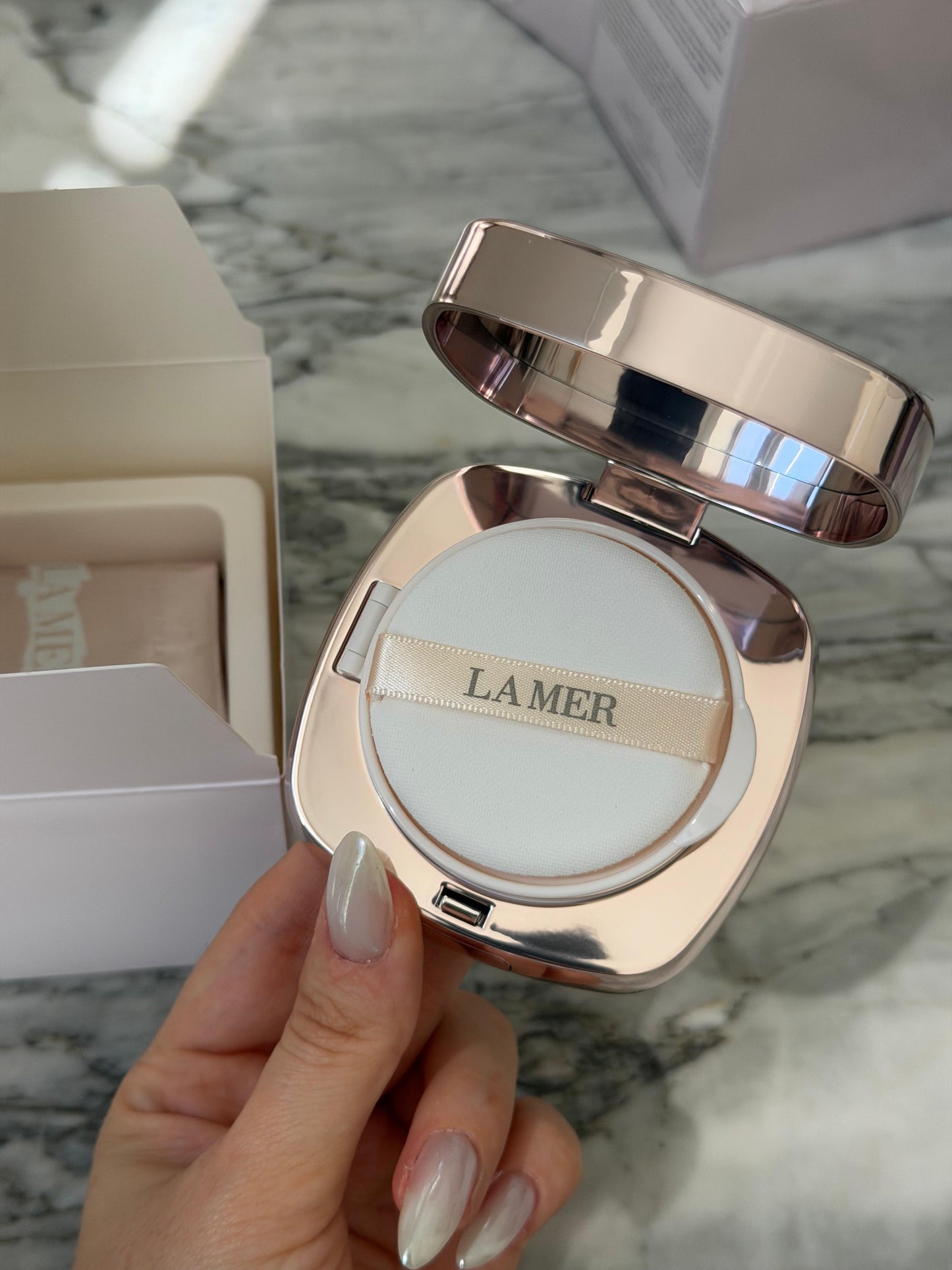 LA MER The Luminous Lifting Cushion Foundation SPF20 - Rosy Ivory