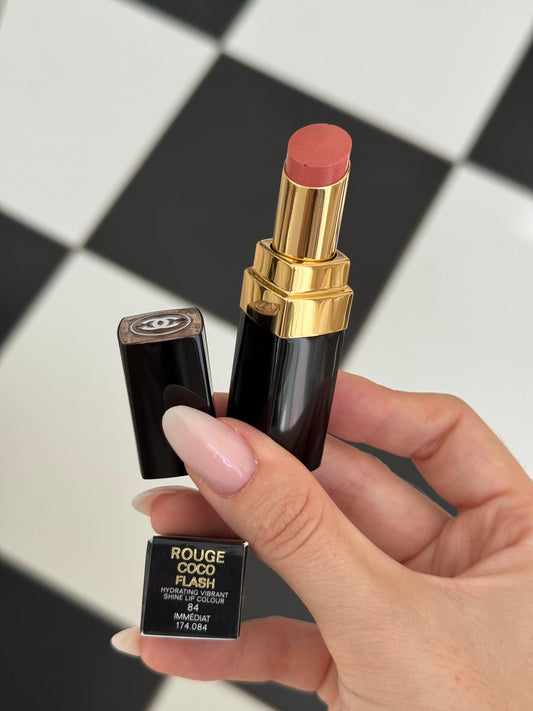 CHANEL Rouge Coco Flash (84)
Hydrating Vibrant Shine Lipstick
