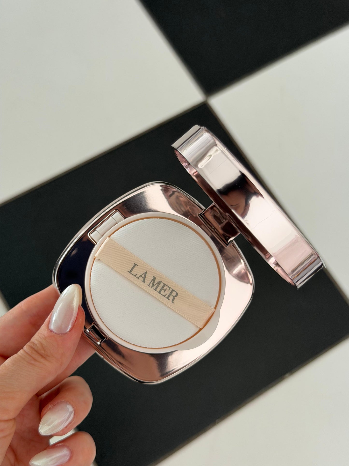 LA MER The Luminous Lifting Cushion Foundation SPF20 - Rosy Ivory