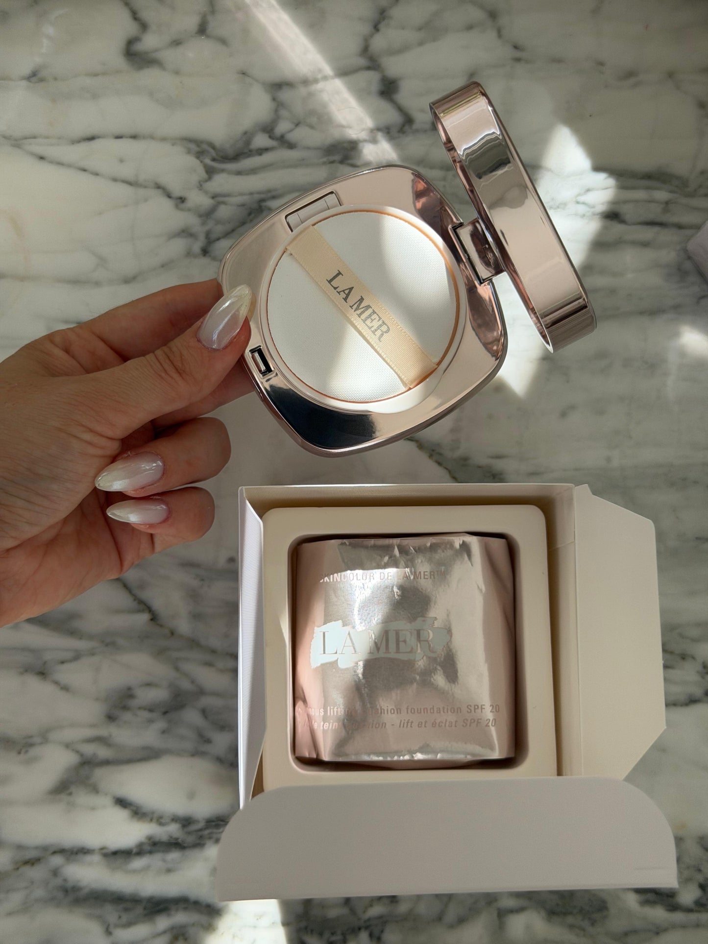 LA MER The Luminous Lifting Cushion Foundation SPF20 - Rosy Ivory