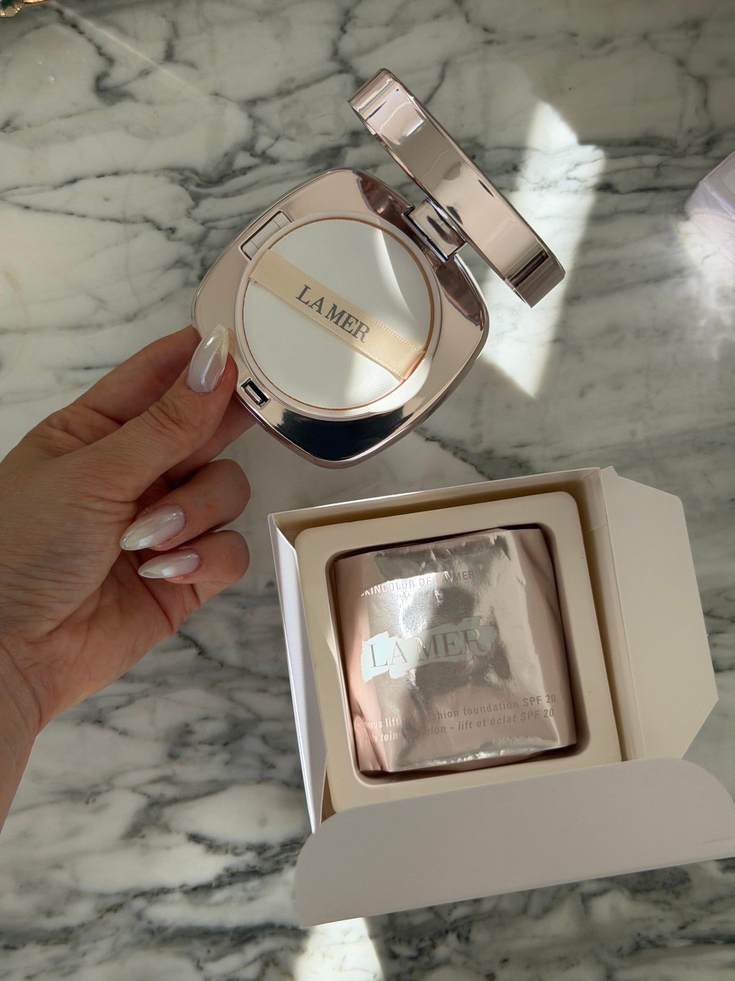 LA MER The Luminous Lifting Cushion Foundation SPF20 - Rosy Ivory