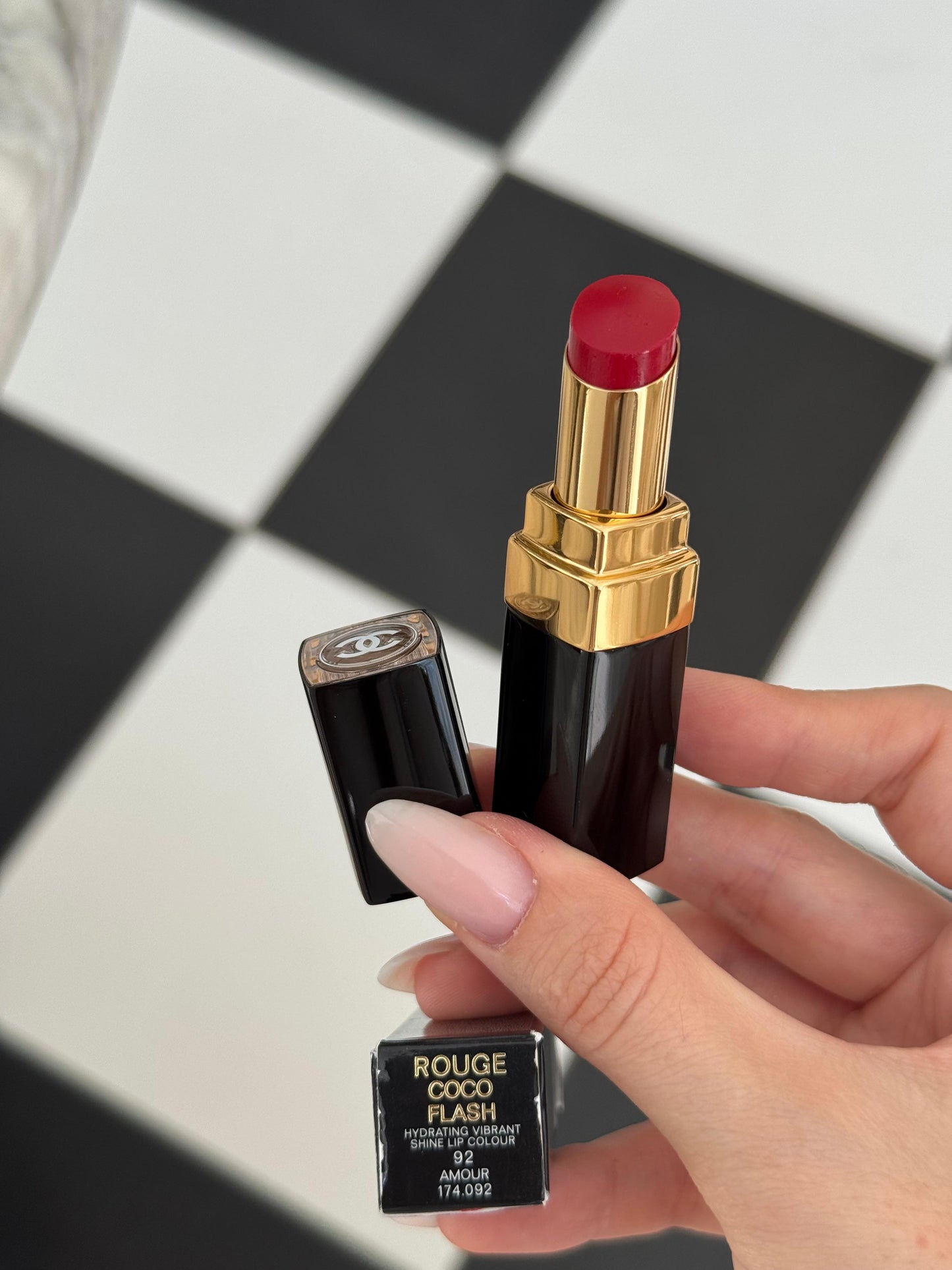 CHANEL Rouge Coco Flash (92)
Hydrating Vibrant Shine Lipstick
