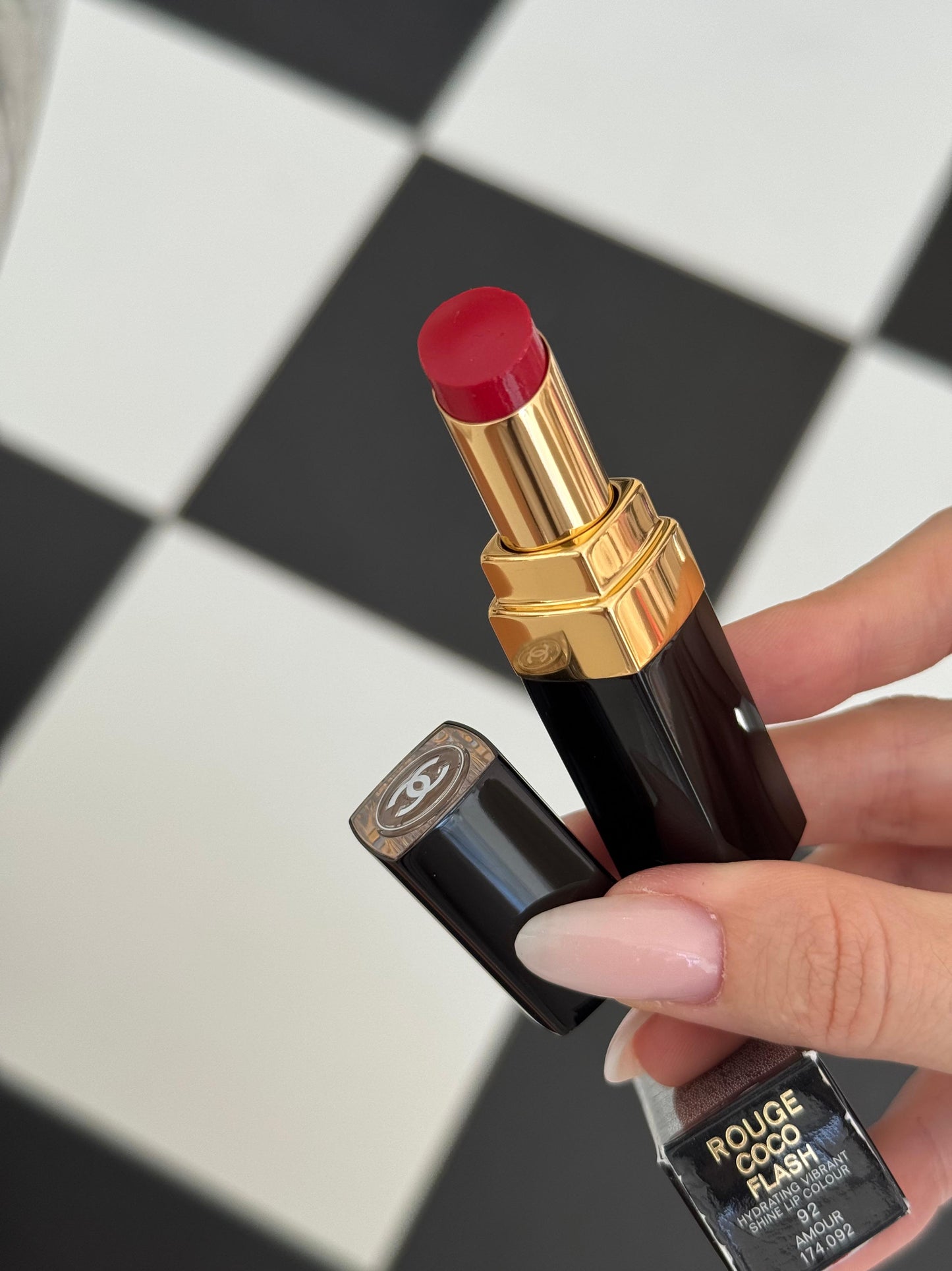 CHANEL Rouge Coco Flash (92)
Hydrating Vibrant Shine Lipstick