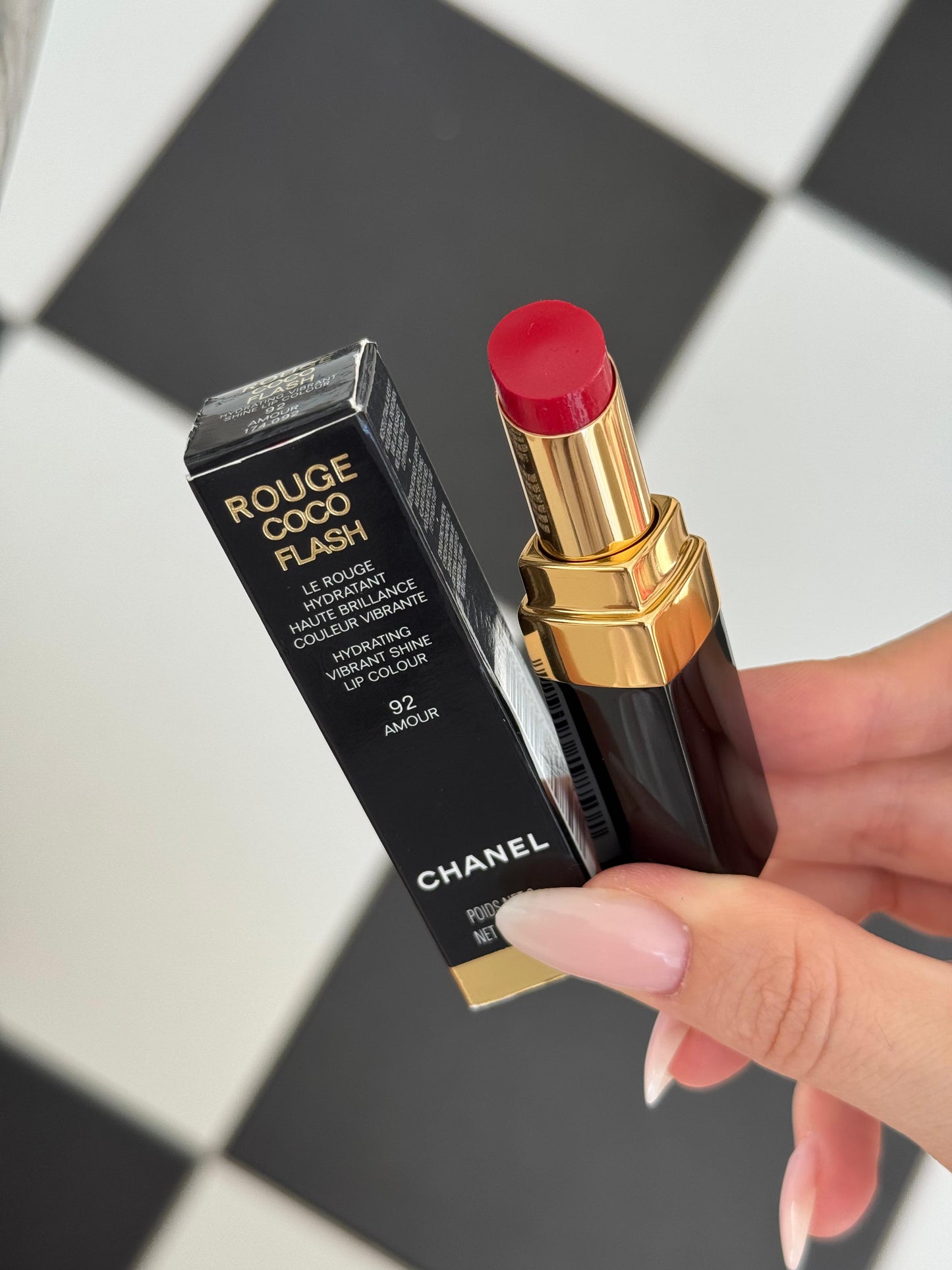 CHANEL Rouge Coco Flash (92)
Hydrating Vibrant Shine Lipstick