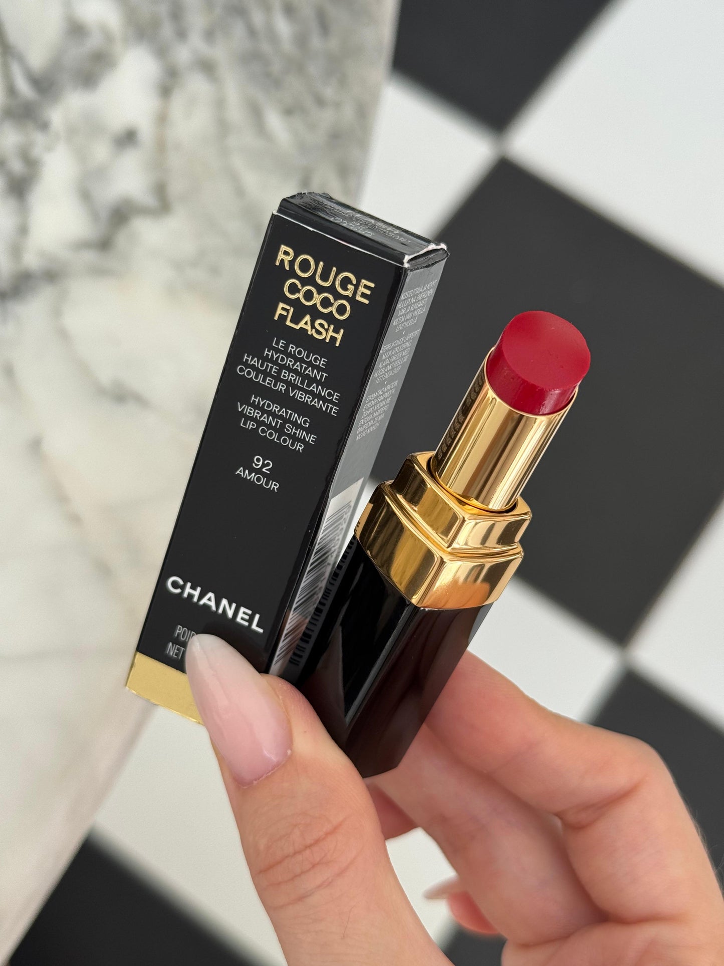 CHANEL Rouge Coco Flash (92)
Hydrating Vibrant Shine Lipstick